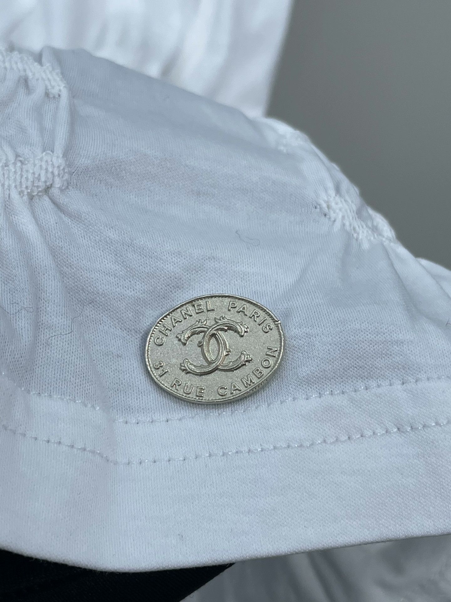 Chanel Chanel White Pleated Logo Short-Sleeve Size S / US 4 / IT 40 - 3 Thumbnail