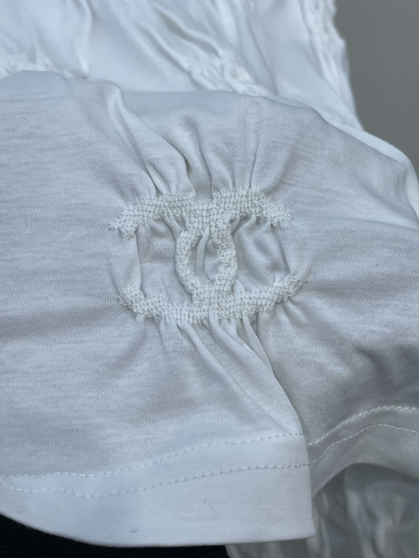 Chanel Chanel White Pleated Logo Short-Sleeve Size S / US 4 / IT 40 - 5 Thumbnail