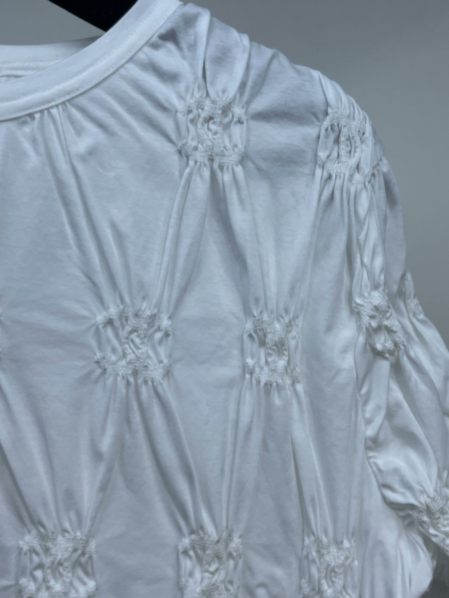 Chanel Chanel White Pleated Logo Short-Sleeve Size S / US 4 / IT 40 - 4 Thumbnail