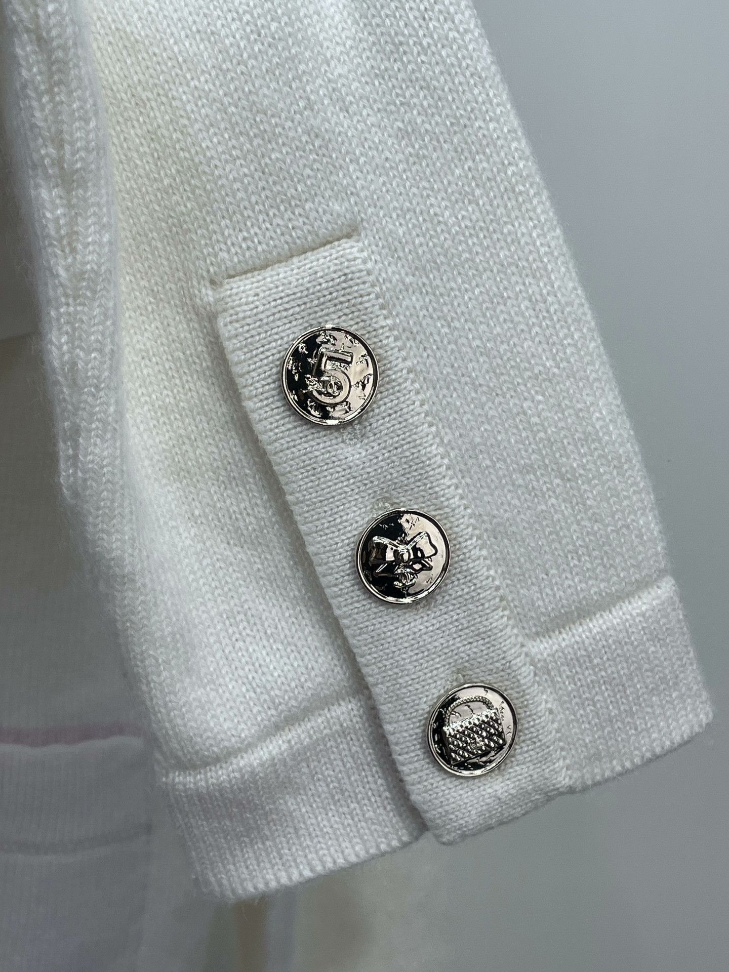 Chanel Chanel 25B Embroidered Logo Knit Cardigan Size XXS / US 00 / IT 34 - 4 Thumbnail