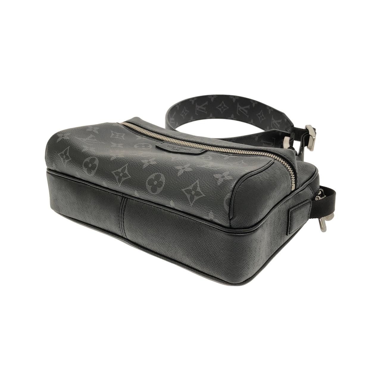 Louis Vuitton Louis Vuitton Louis Vuitton Taiga Rama Outdoor Messenger Shoulder Bag Textile Shoulder Bag M30233 DUTY FREE for USA Size ONE SIZE - 3 Thumbnail