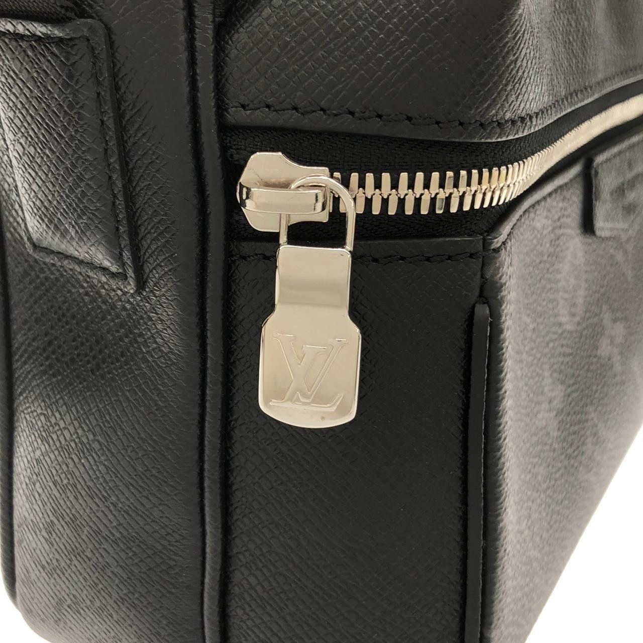 Louis Vuitton Louis Vuitton Louis Vuitton Taiga Rama Outdoor Messenger Shoulder Bag Textile Shoulder Bag M30233 DUTY FREE for USA Size ONE SIZE - 5 Thumbnail