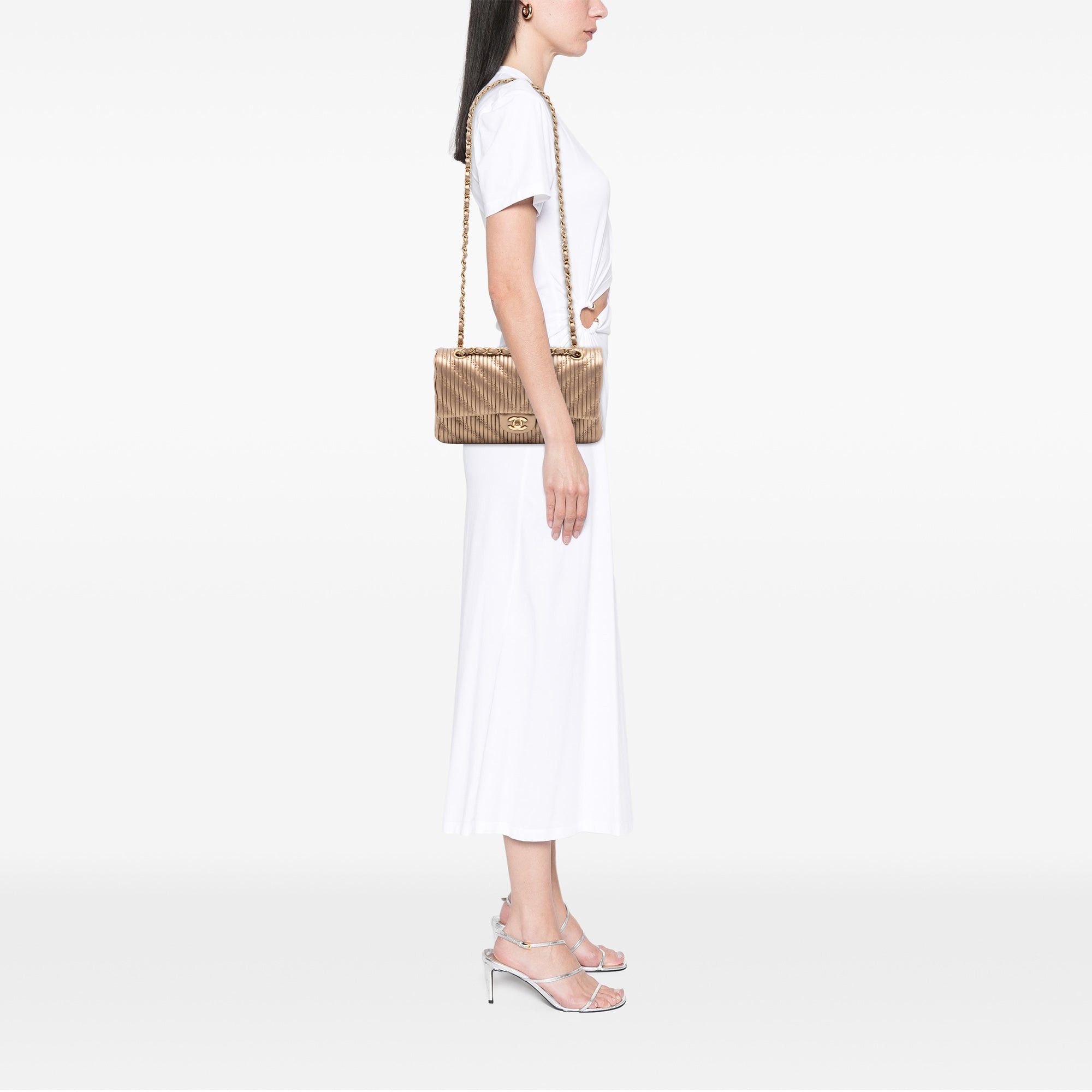 Chanel Medium Classic Chevron Calfskin Pleated Double Flap Size ONE SIZE - 8 Thumbnail
