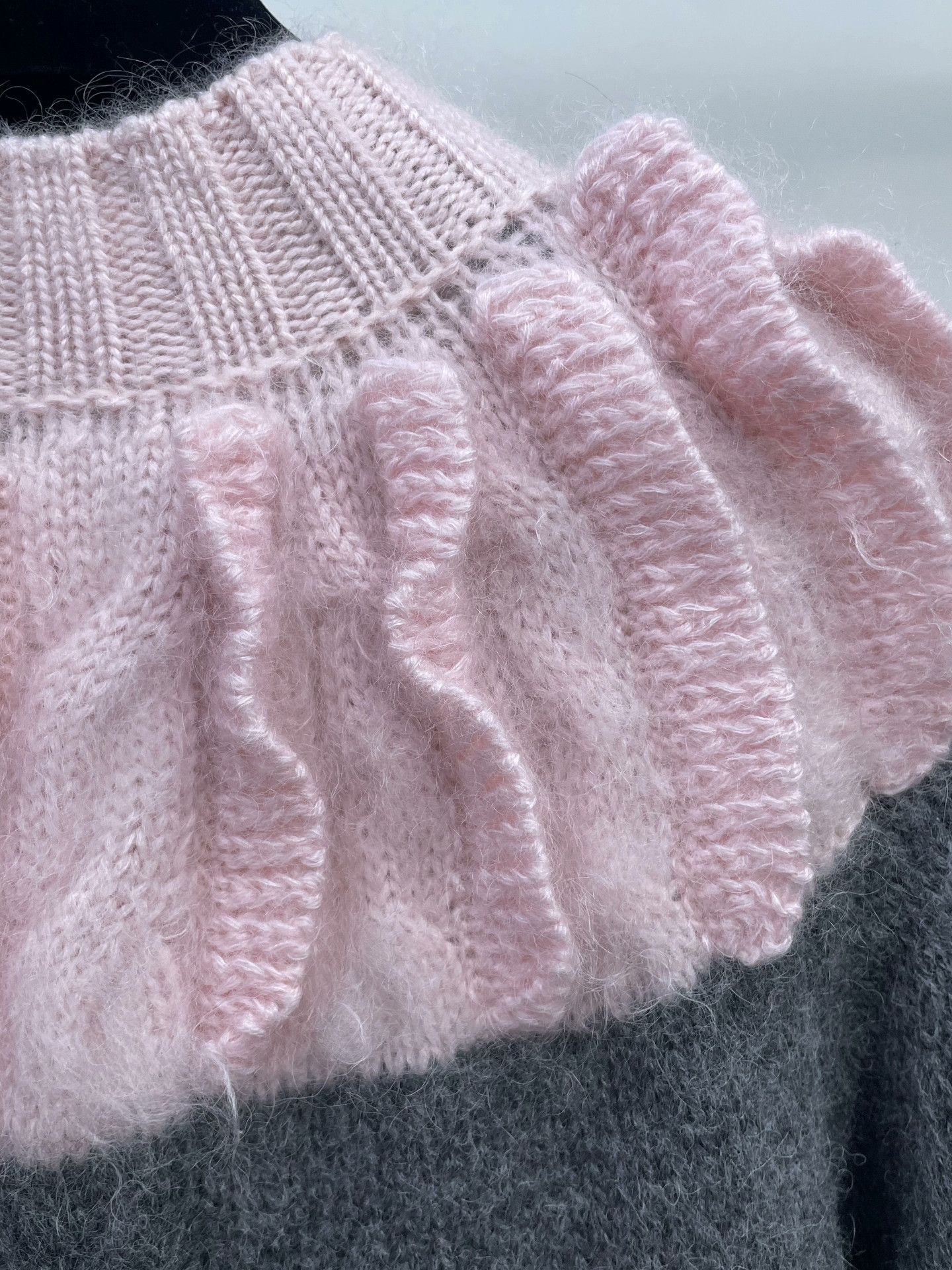 Chanel Chanel Pink Gray Colorblock Knit Sweater Size XS / US 0-2 / IT 36-38 - 3 Thumbnail