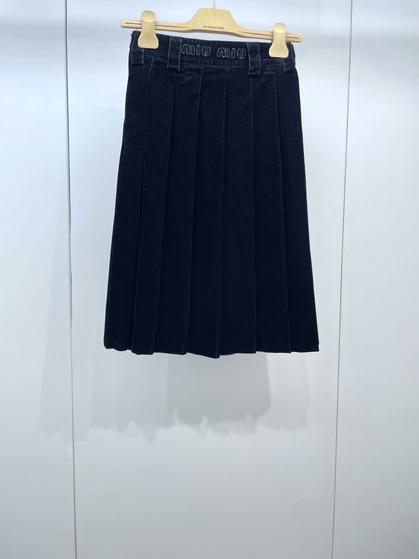 Miu Miu Miu Miu Velvet Pleated Letter Patch Skirt Size 36" / US 14 / IT 50 - 2 Thumbnail
