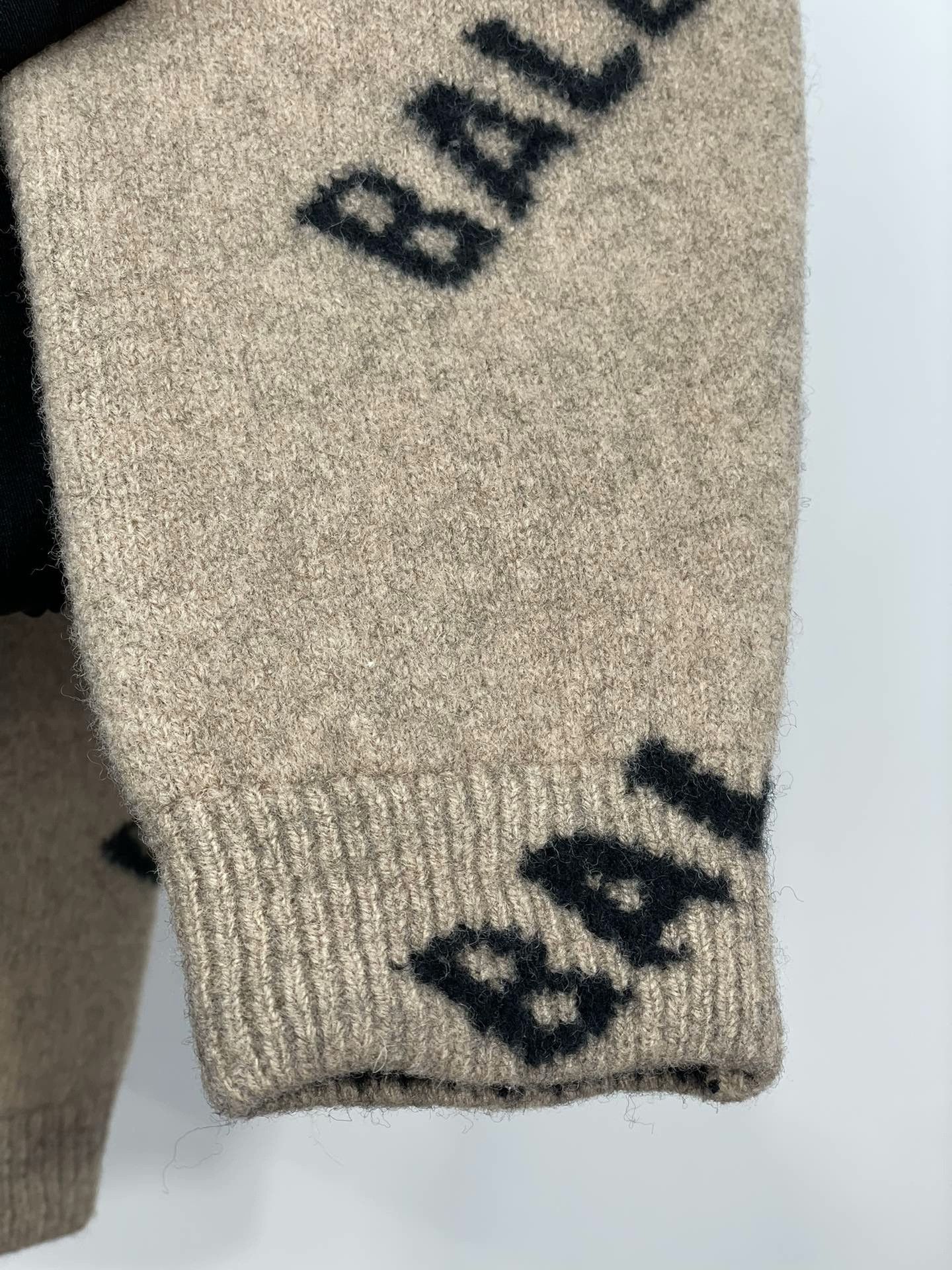 Balenciaga Balenciaga Full Logo Knit Wool Sweater Size US M / EU 48-50 / 2 - 3 Thumbnail