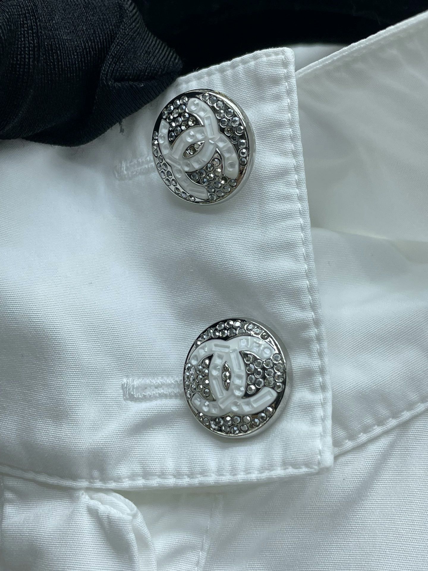 Chanel Chanel Diamond Button White Shirt Size XXS / US 00 / IT 34 - 4 Thumbnail