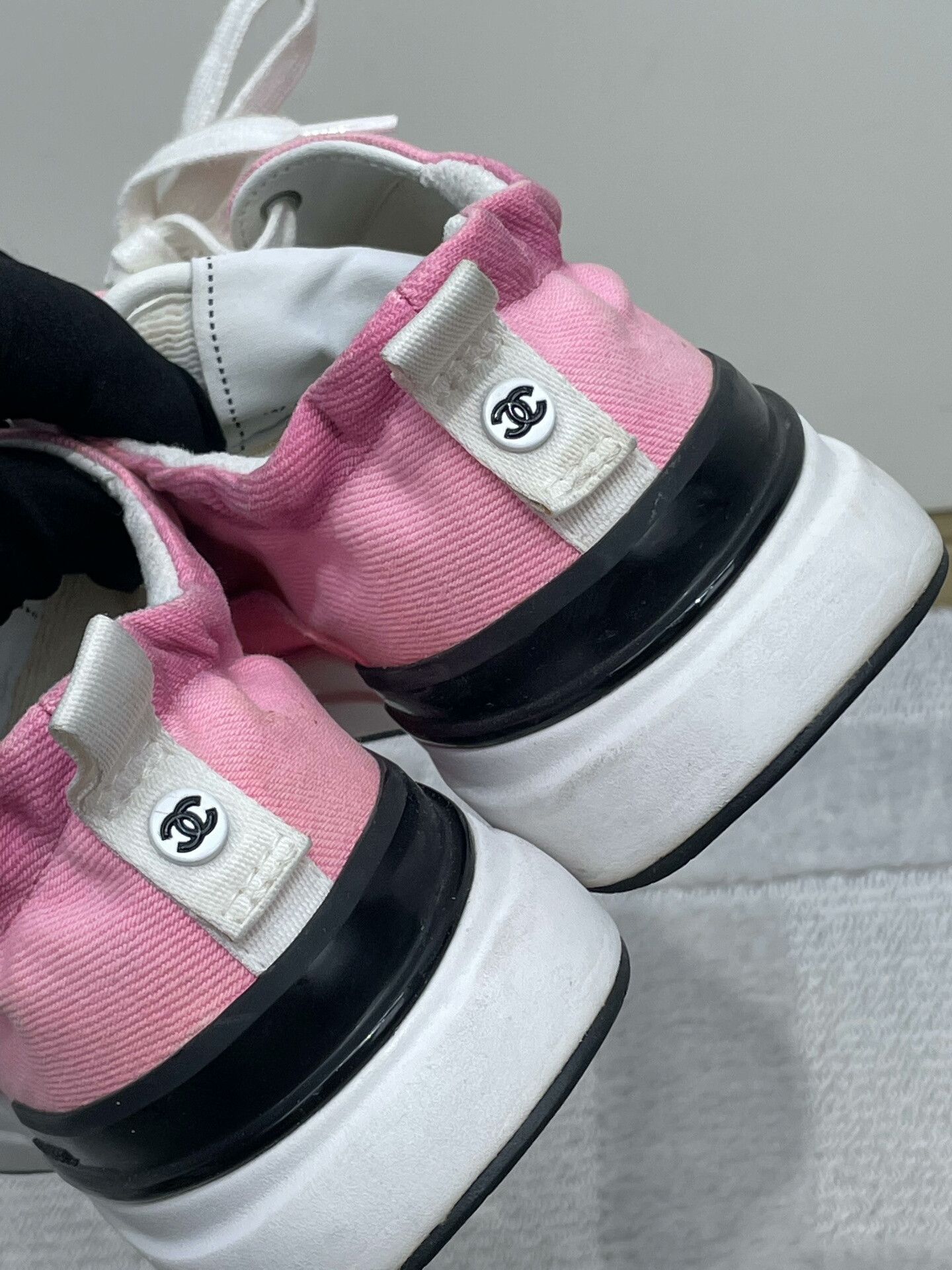 Chanel Chanel Pink Gradient Denim Sneakers Size US 5.5 / IT 35.5 - 8 Thumbnail