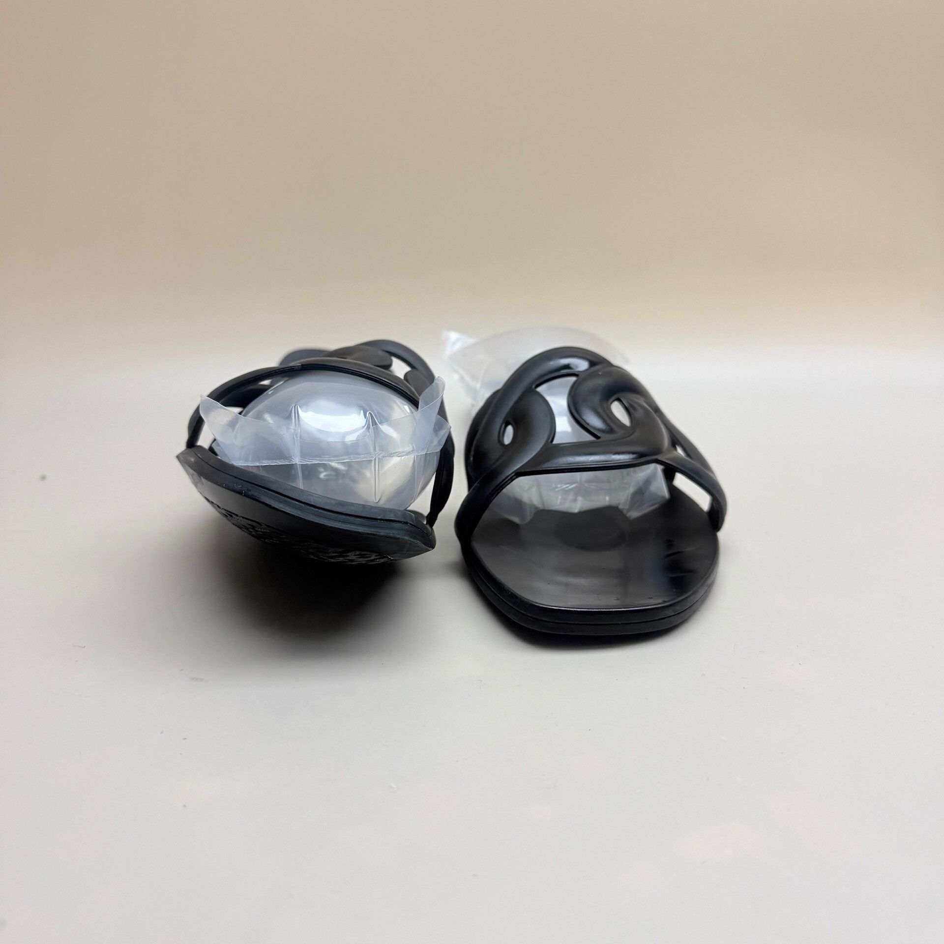 Hermes Hermes Black Pig Nose Slippers Size US 8 / IT 38 - 2 Thumbnail