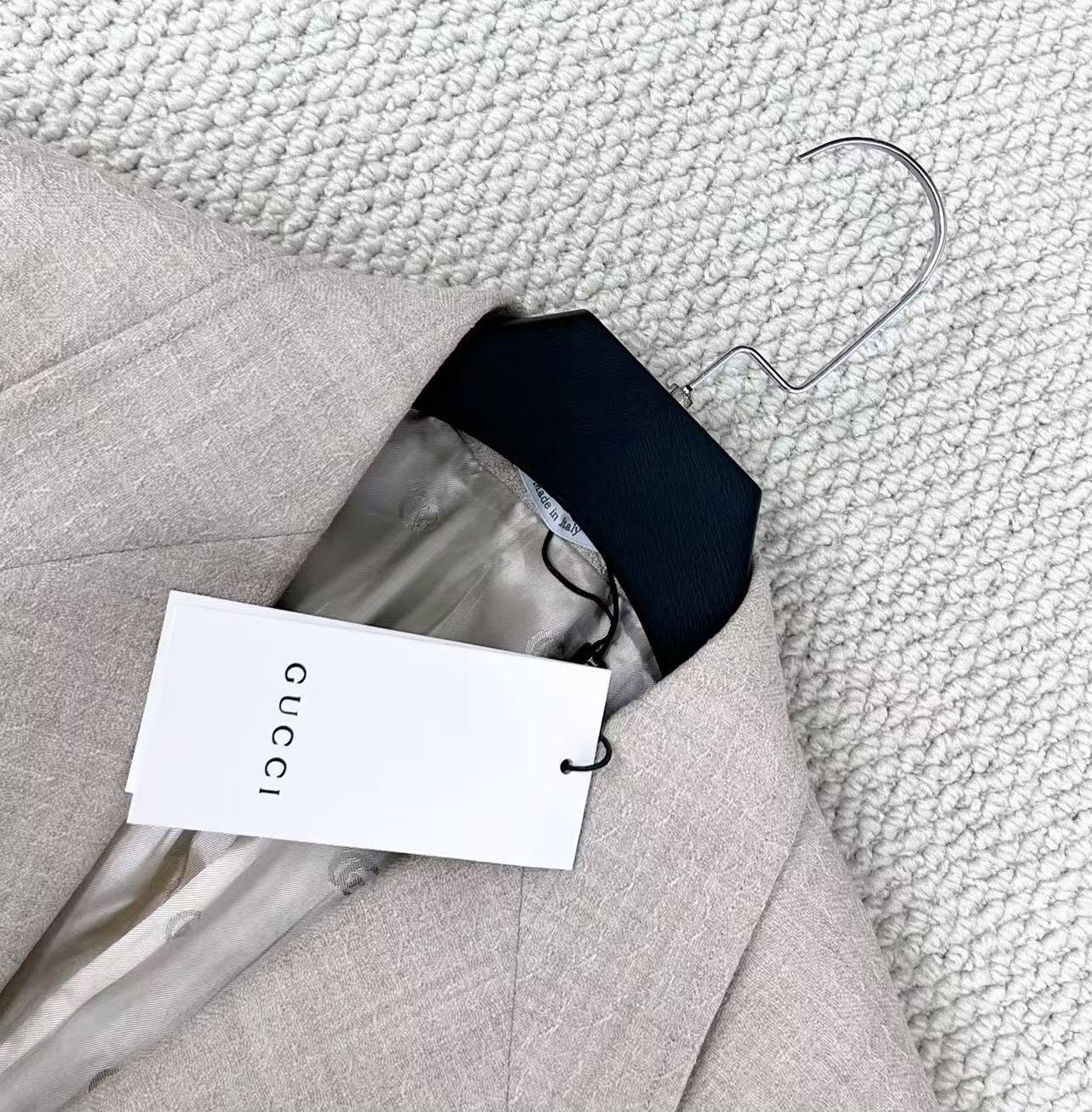 Gucci Gucci FW22 Beige Silk-Lined Blazer Size US S / EU 44-46 / 1 - 3 Thumbnail