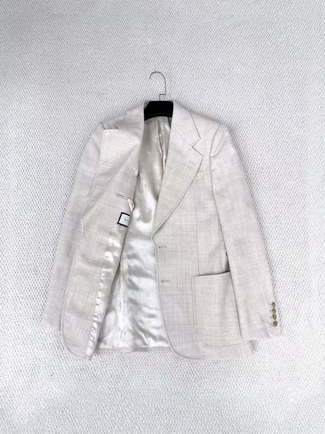 Gucci Gucci FW22 Beige Silk-Lined Blazer Size US S / EU 44-46 / 1 - 4 Thumbnail