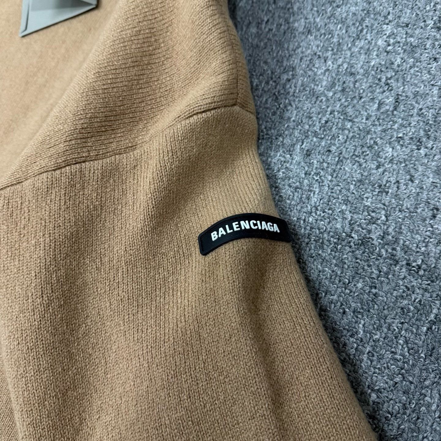 Balenciaga Balenciaga Rubber Label Drop Shoulder Wool Sweater Size US M / EU 48-50 / 2 - 3 Thumbnail
