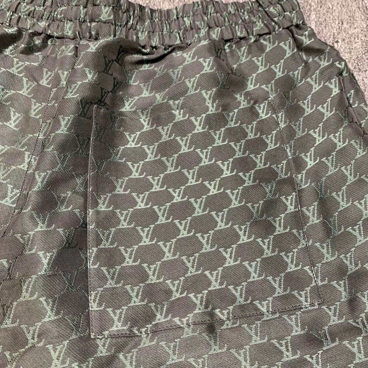 Louis Vuitton LV Monogram Silk Shorts Size US 32 / EU 48 - 9 Thumbnail