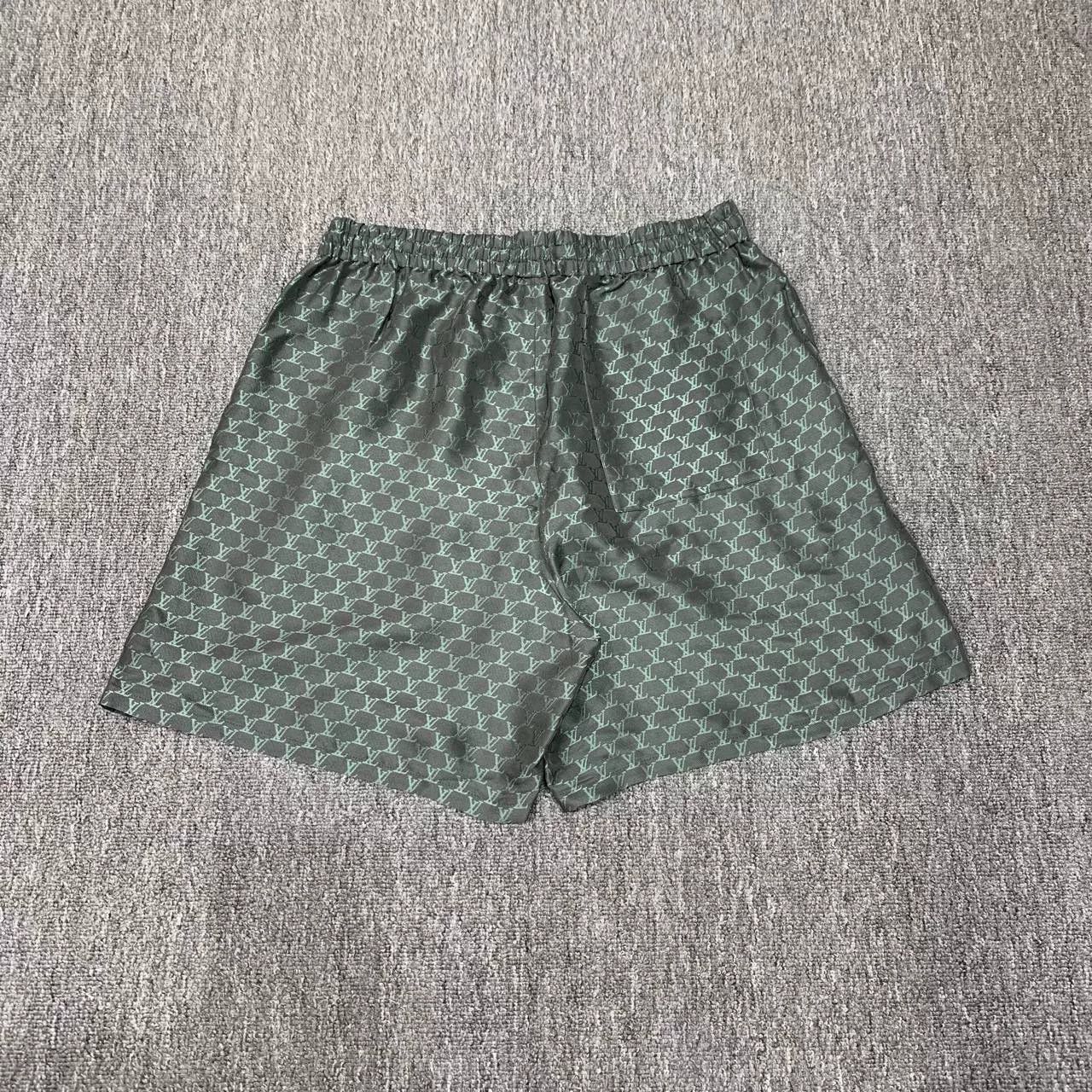 Louis Vuitton LV Monogram Silk Shorts Size US 32 / EU 48 - 2 Thumbnail