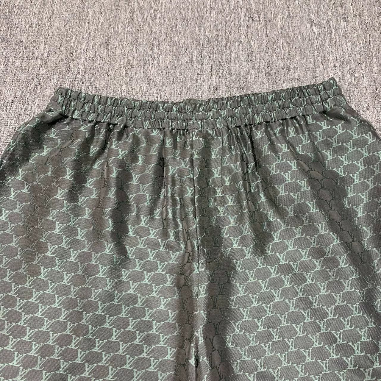Louis Vuitton LV Monogram Silk Shorts Size US 32 / EU 48 - 8 Thumbnail