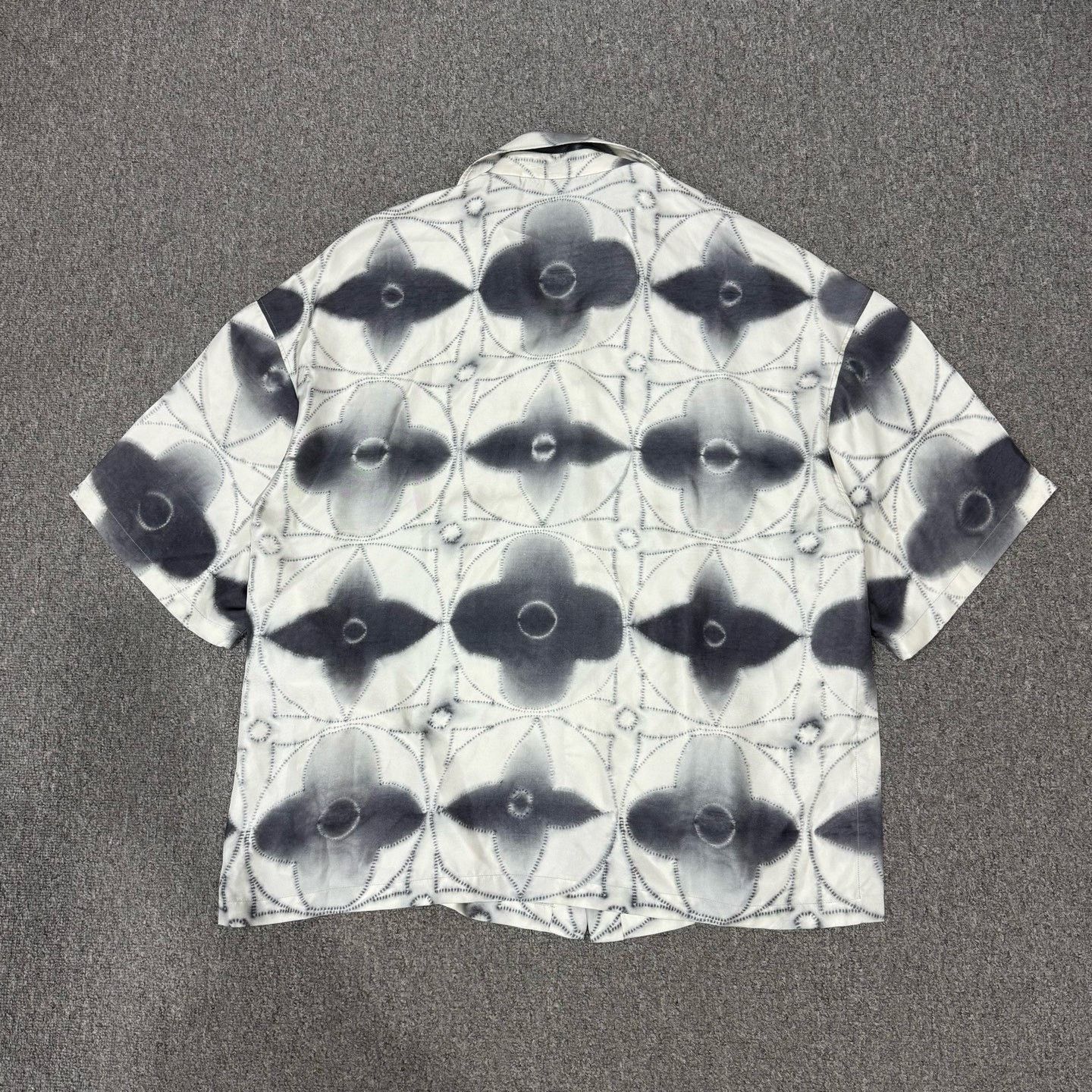 Louis Vuitton Louis Vuitton Silk Short-Sleeve Ink Print Shirt Size US M / EU 48-50 / 2 - 2 Thumbnail