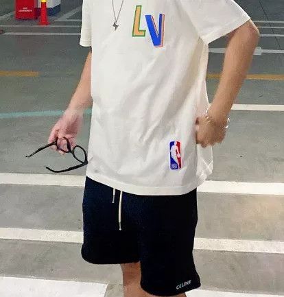 Louis Vuitton LV x NBA Chest Logo Short-Sleeve Tee Size US M / EU 48-50 / 2 - 4 Thumbnail