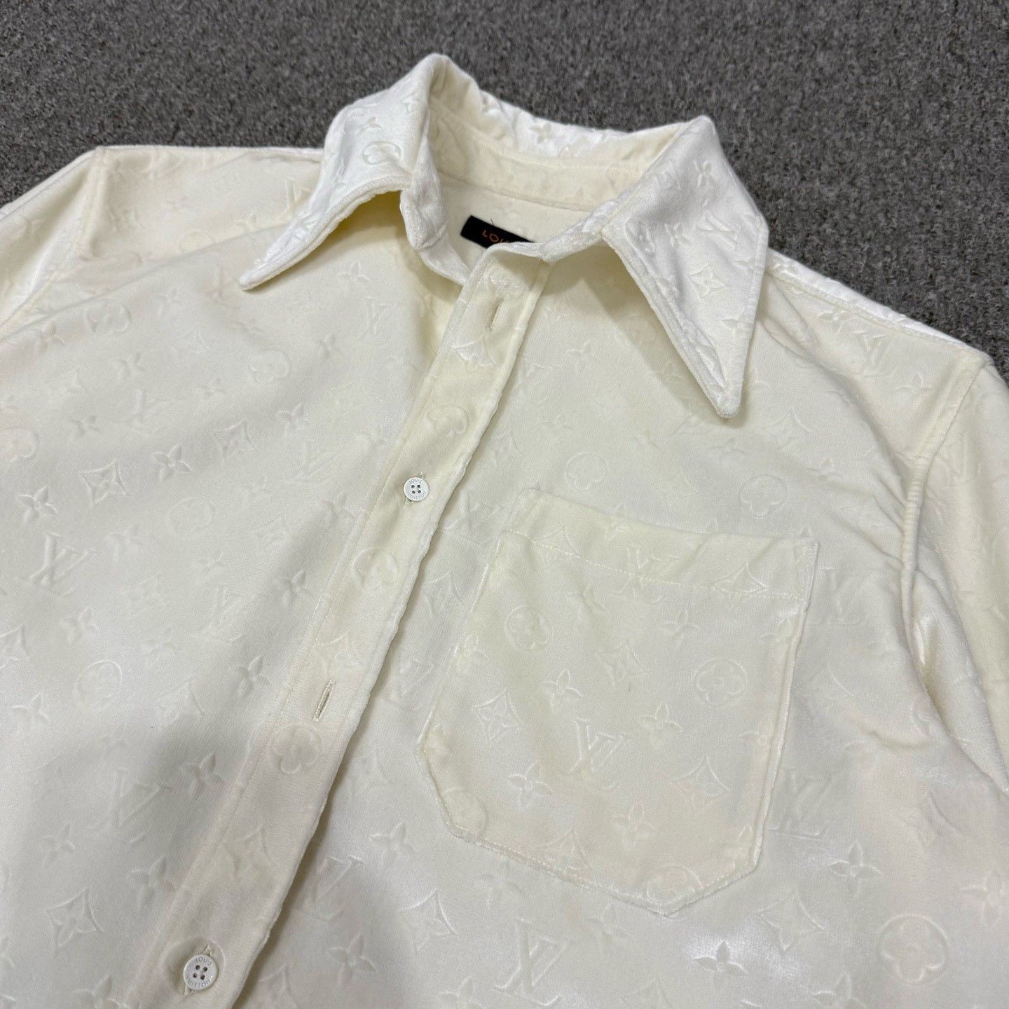 Louis Vuitton Louis Vuitton White Velvet Embossed Monogram Shirt Size US L / EU 52-54 / 3 - 3 Thumbnail
