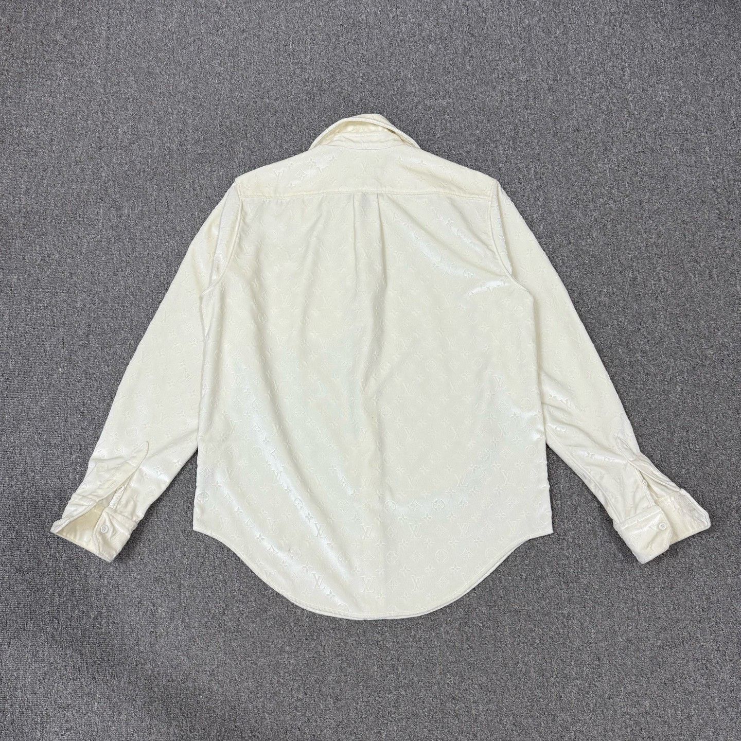 Louis Vuitton Louis Vuitton White Velvet Embossed Monogram Shirt Size US L / EU 52-54 / 3 - 2 Thumbnail