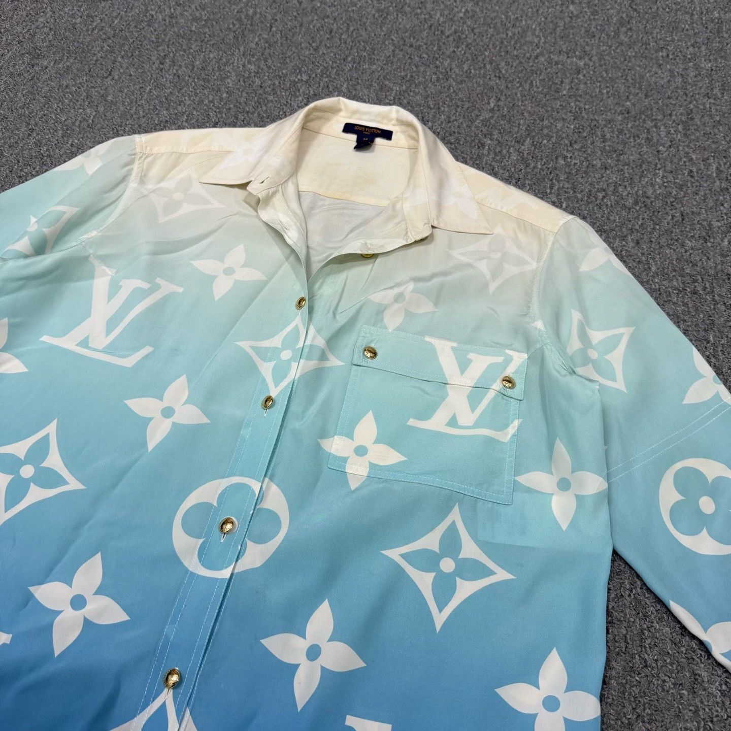 Louis Vuitton Louis Vuitton LV All-Over Logo Gradient Long-Sleeve Shirt Size XXS / US 00 / IT 34 - 3 Thumbnail