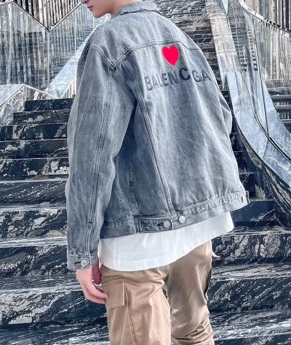 Balenciaga Balenciaga Embroidered Washed Denim Jacket Size US S / EU 44-46 / 1 - 5 Thumbnail