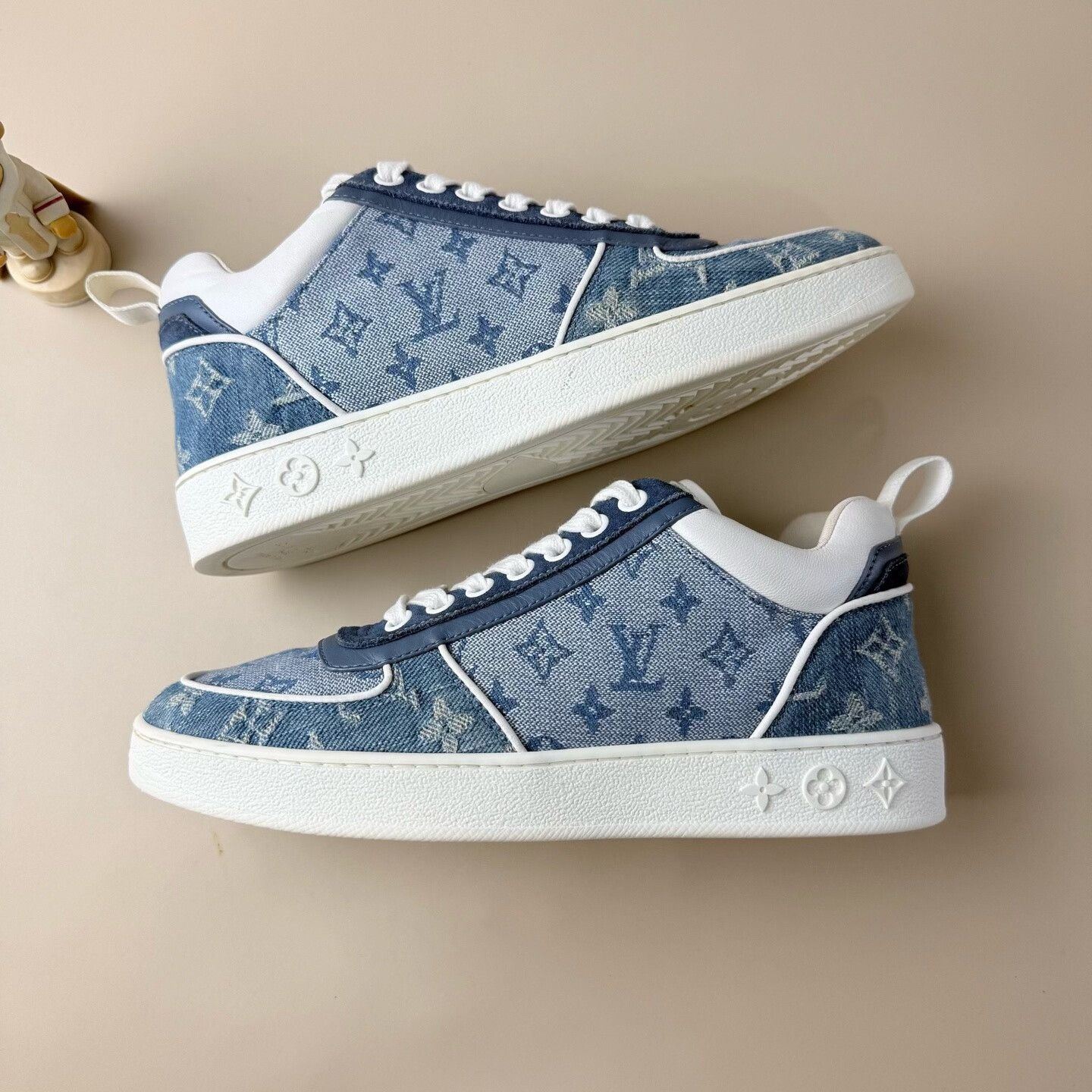 Louis Vuitton LV White Blue Print Lace-up Sneakers Size US 4.5 / IT 34.5 - 5 Thumbnail