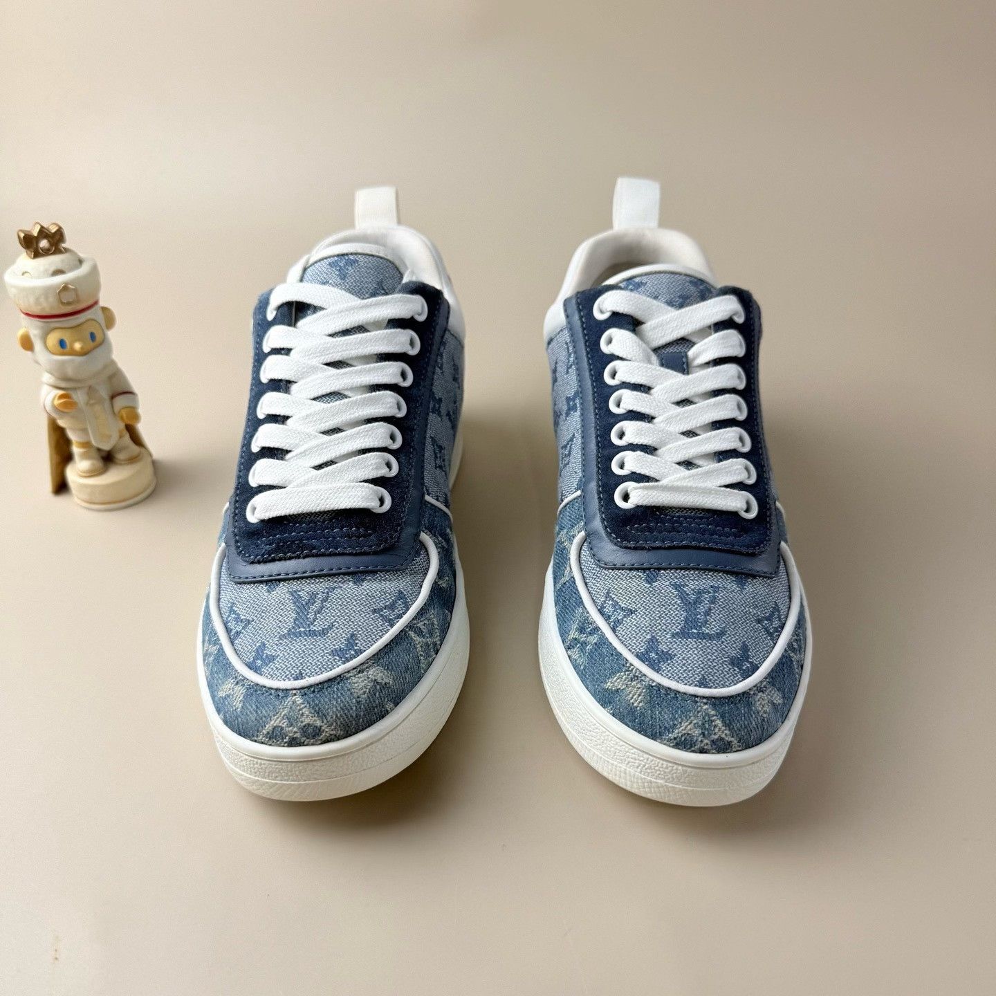 Louis Vuitton LV White Blue Print Lace-up Sneakers Size US 4.5 / IT 34.5 - 2 Thumbnail