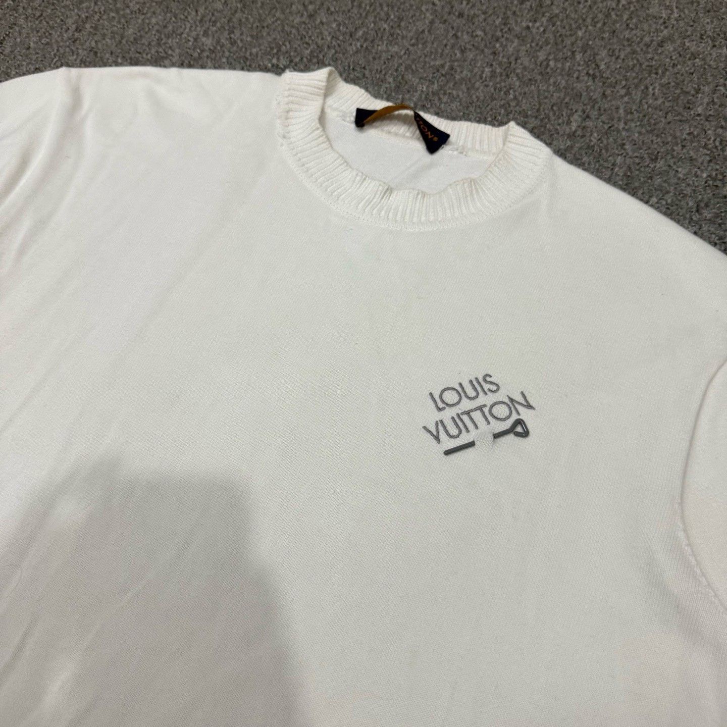 Louis Vuitton Louis Vuitton White Embroidered Logo Short-Sleeve Size US S / EU 44-46 / 1 - 3 Thumbnail