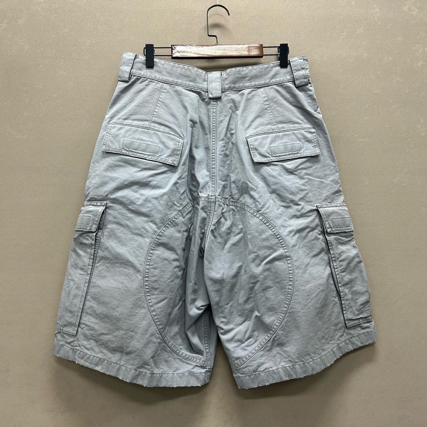 Balenciaga Balenciaga 25 New Gray Embroidered Logo Cargo Shorts XS Size US 26 / EU 42 - 2 Thumbnail