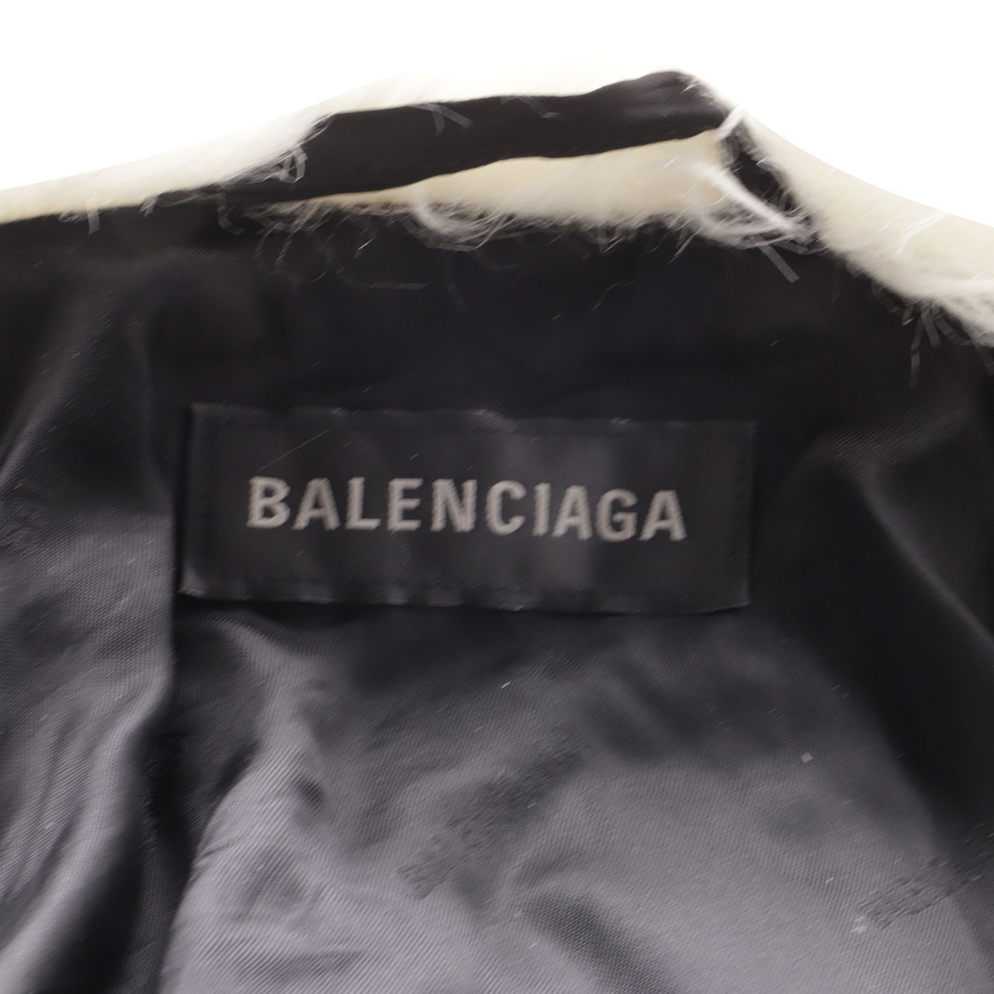 Balenciaga Balenciaga Graffiti Logo Faux Fur A-Line Coat in White Acryl Size XS / US 0-2 / IT 36-38 - 5 Thumbnail