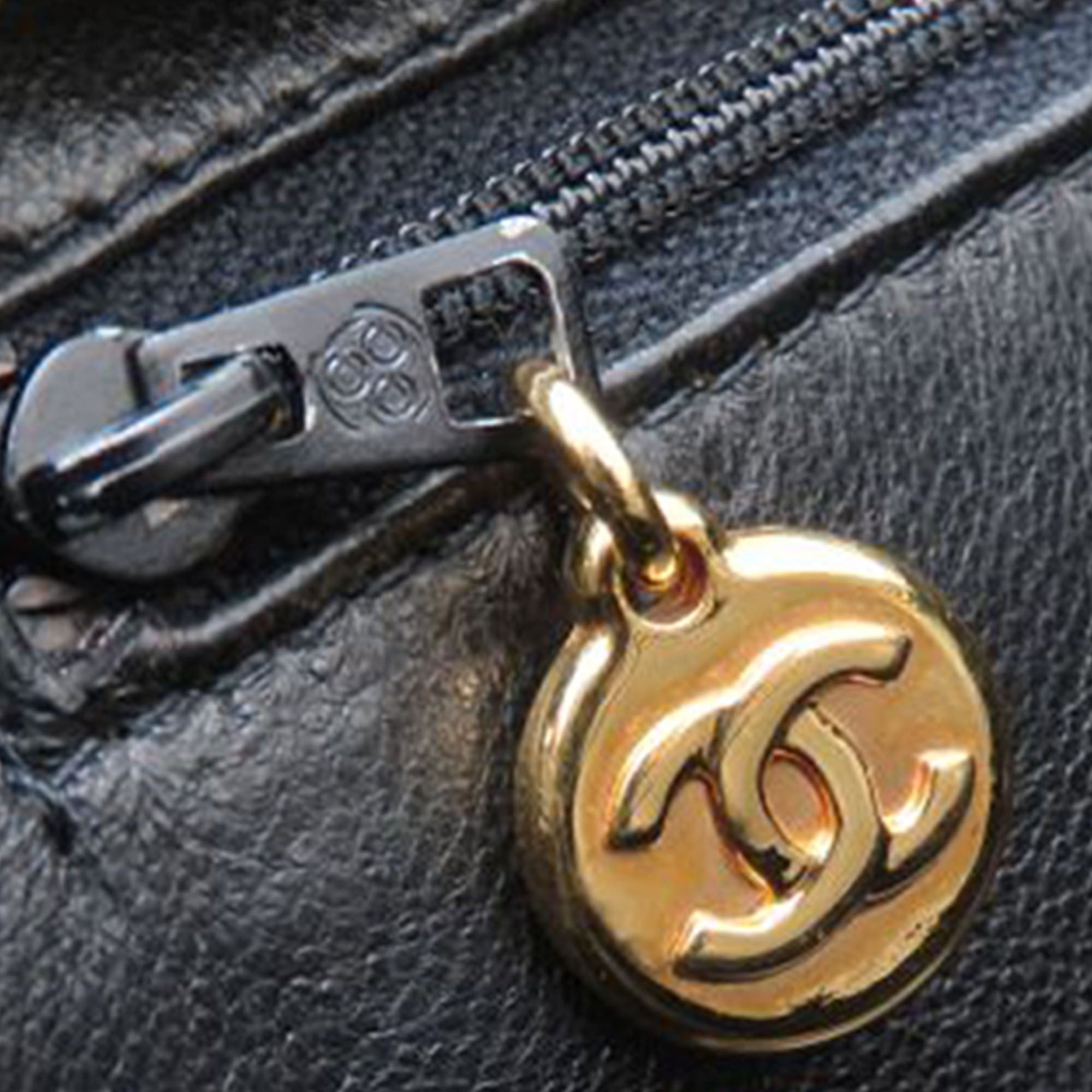 Chanel CC Quilted Caviar Front Pocket Shoulder Bag Size ONE SIZE - 11 Thumbnail