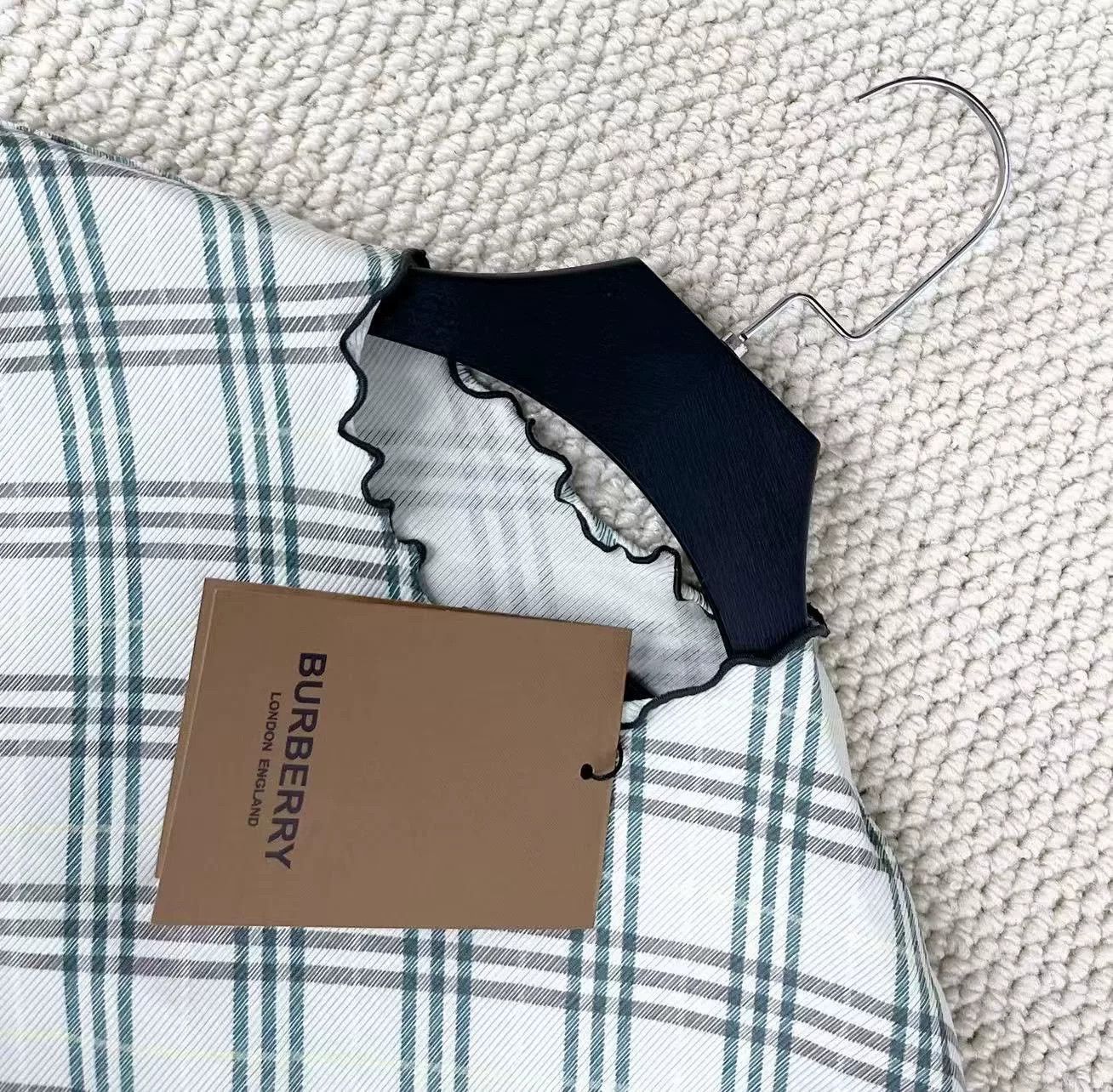 Burberry Burberry Plaid Ruffle Short-Sleeve Top Size M / US 6-8 / IT 42-44 - 3 Thumbnail
