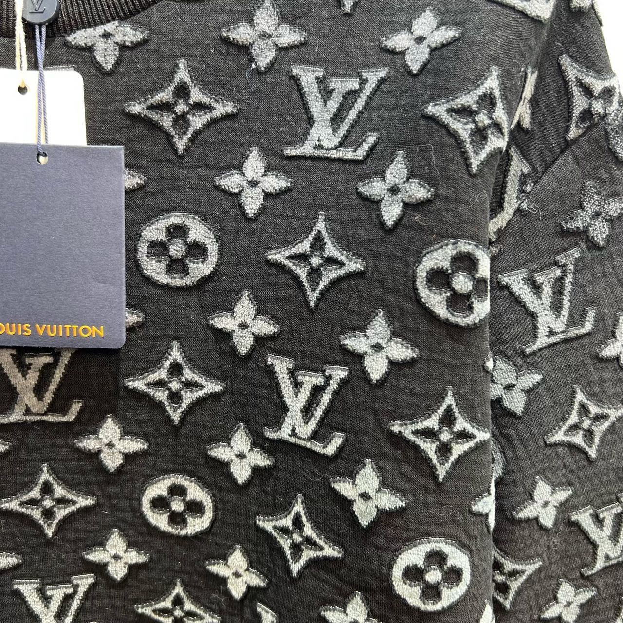 Louis Vuitton Louis Vuitton 2024 Black Silver Gradient Logo Sweater Size US XL / EU 56 / 4 - 2 Thumbnail