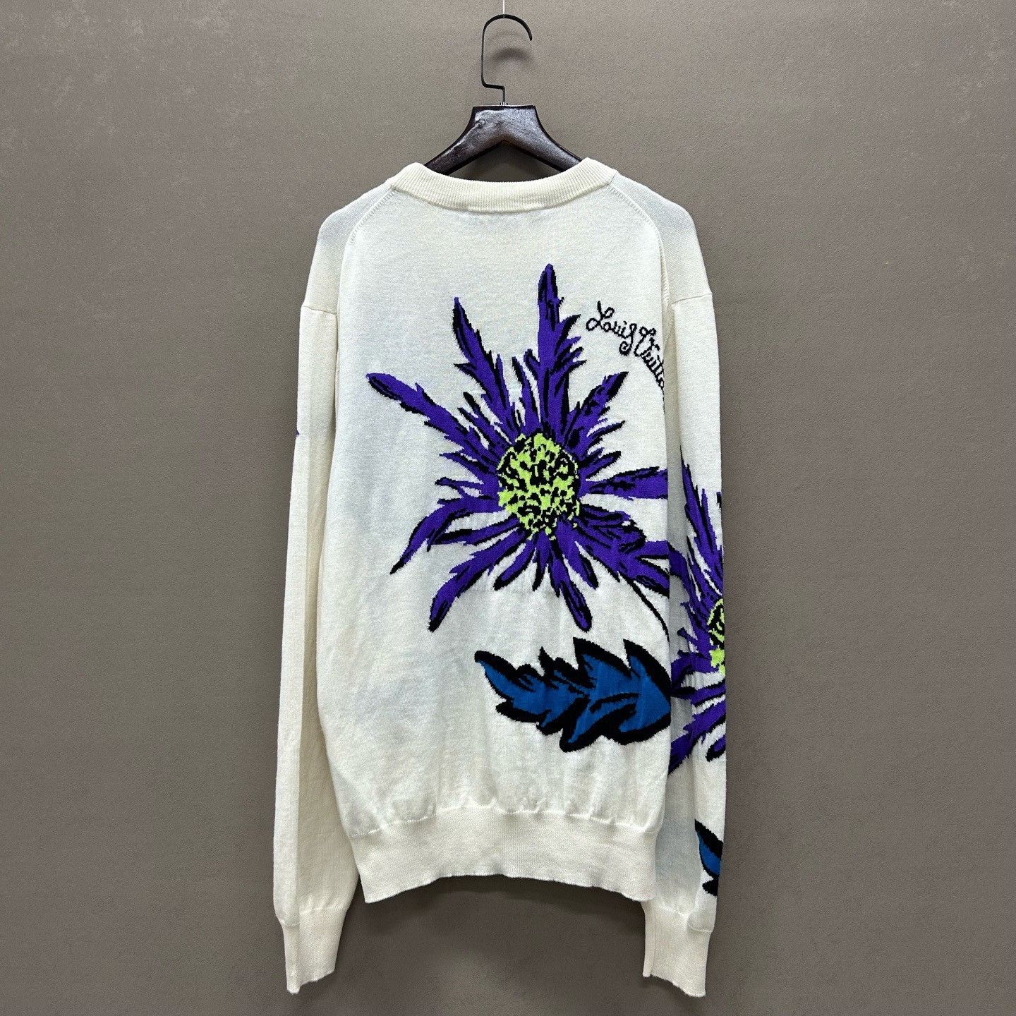 Louis Vuitton Louis Vuitton White Thistle Floral Sweater Size S / US 4 / IT 40 - 2 Thumbnail