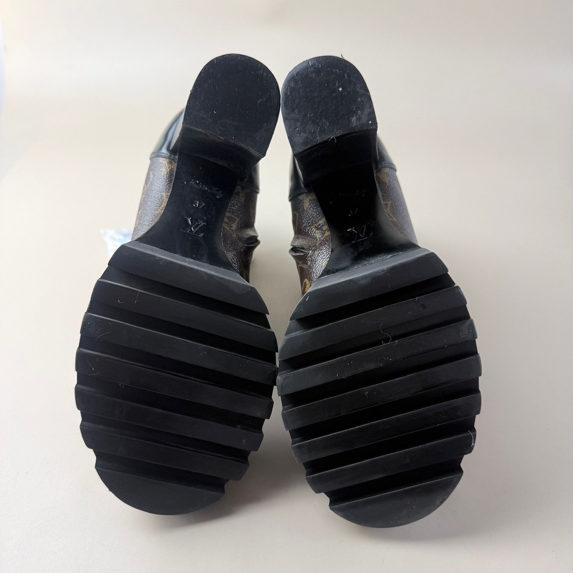 Louis Vuitton Louis Vuitton Monogram Lace-Up Ankle Boots Size US 6 / IT 36 - 6 Thumbnail