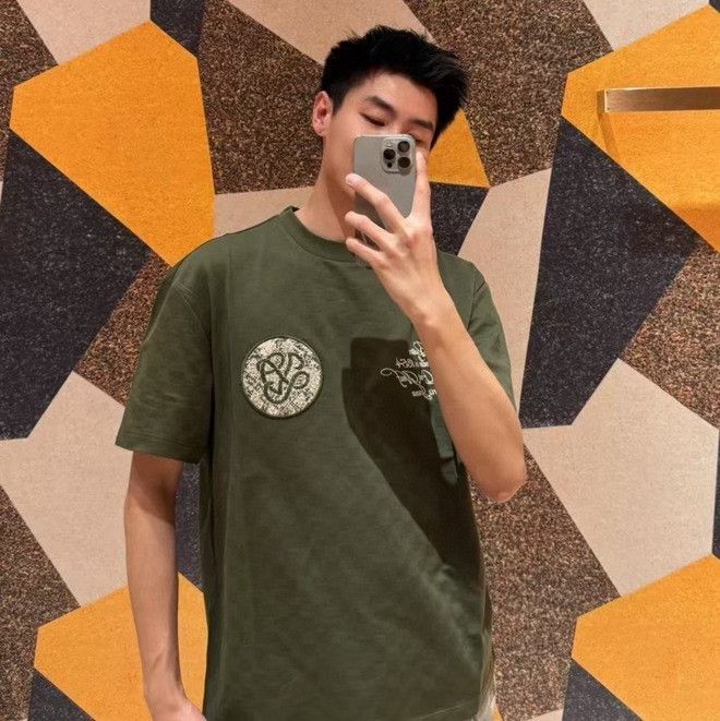 Louis Vuitton Louis Vuitton 2025 Damier Embroidered Logo T-shirt Size US M / EU 48-50 / 2 - 8 Thumbnail