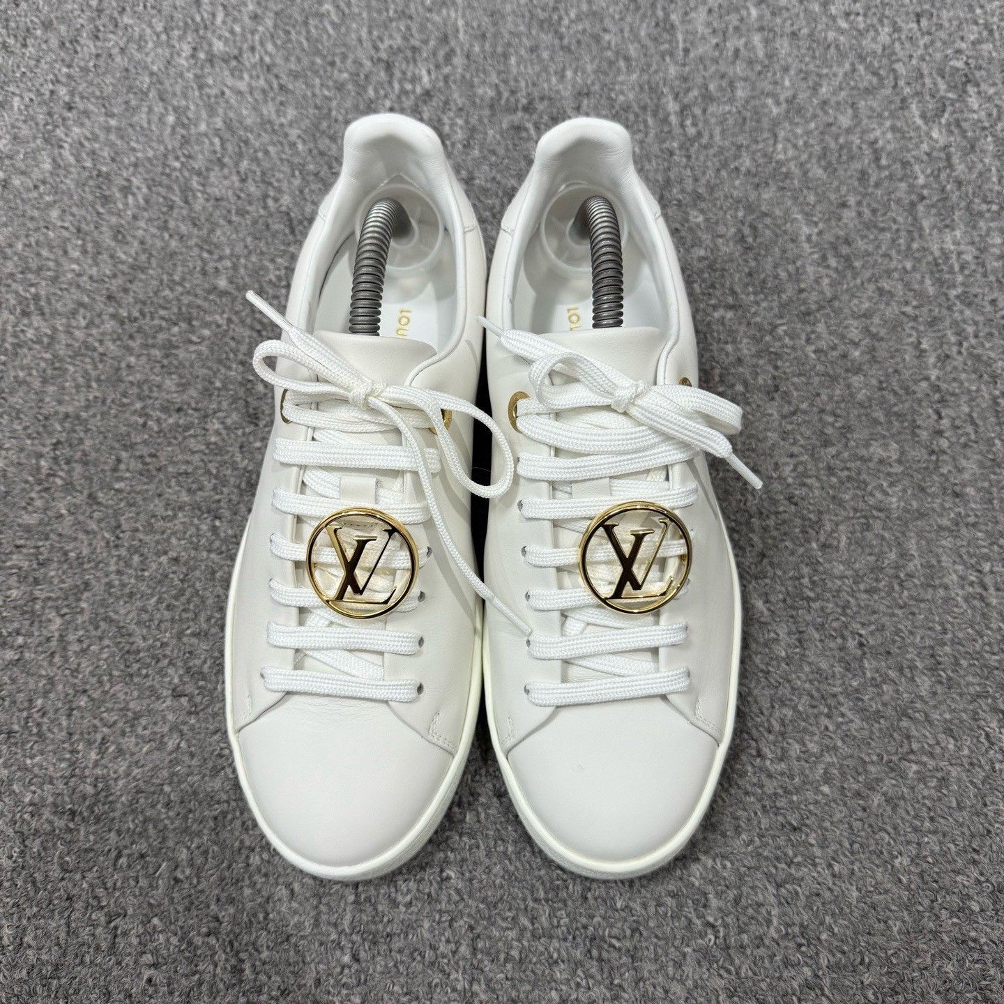 Louis Vuitton Louis Vuitton White Logo Sneakers Size US 4 / IT 34 - 3 Thumbnail