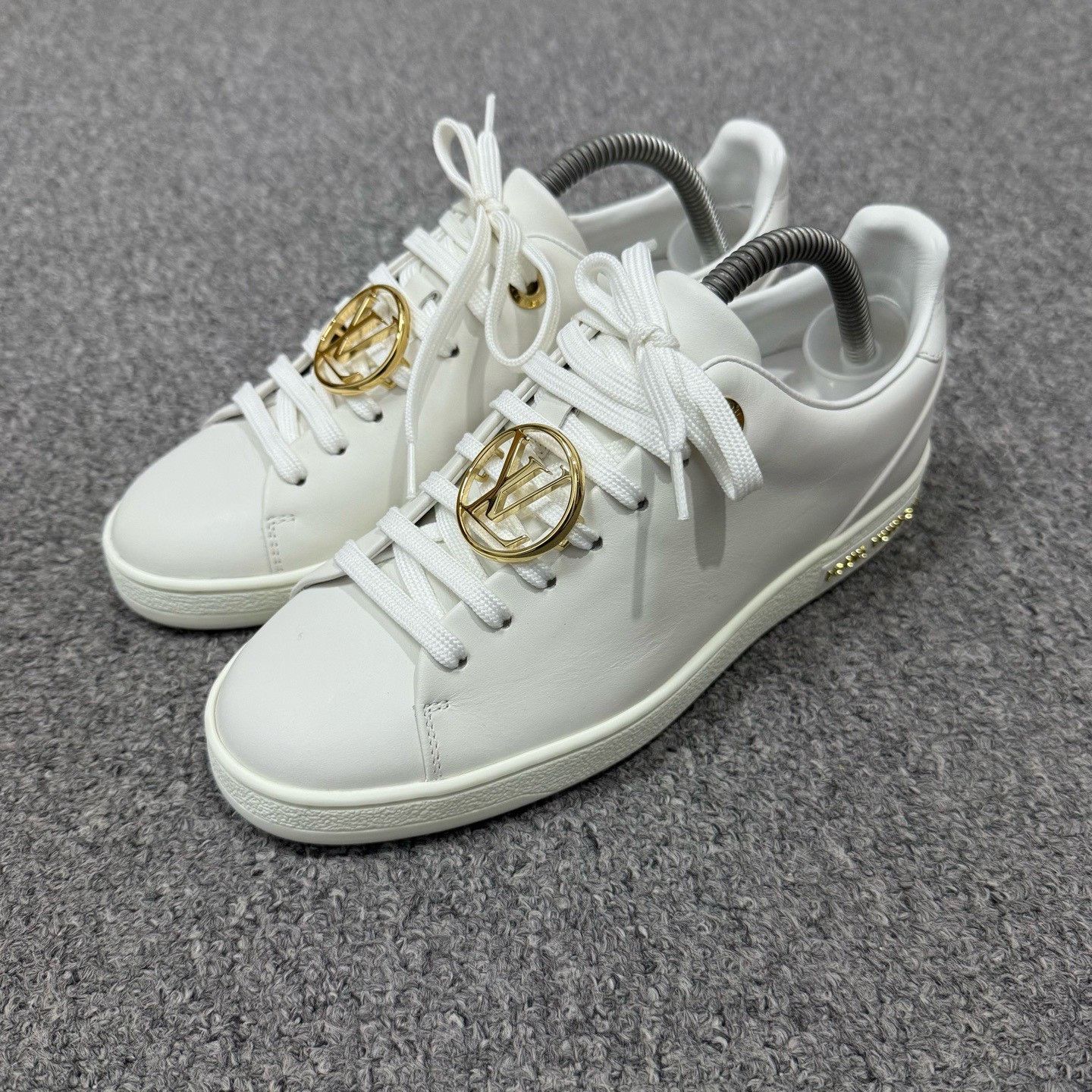 Louis Vuitton Louis Vuitton White Logo Sneakers Size US 4 / IT 34 - 2 Thumbnail