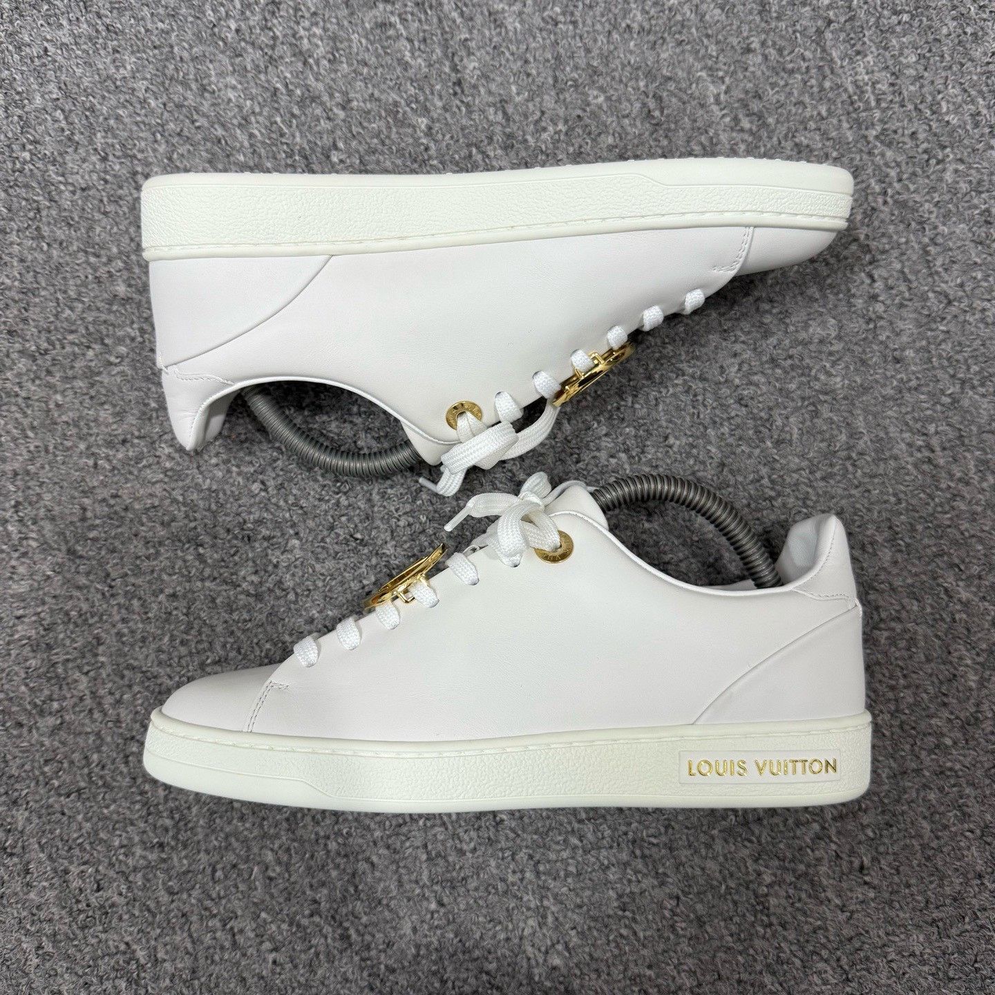 Louis Vuitton Louis Vuitton White Logo Sneakers Size US 4 / IT 34 - 5 Thumbnail