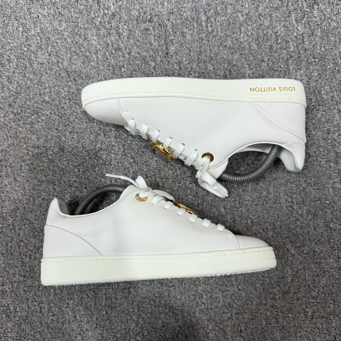 Louis Vuitton Louis Vuitton White Logo Sneakers Size US 4 / IT 34 - 6 Thumbnail