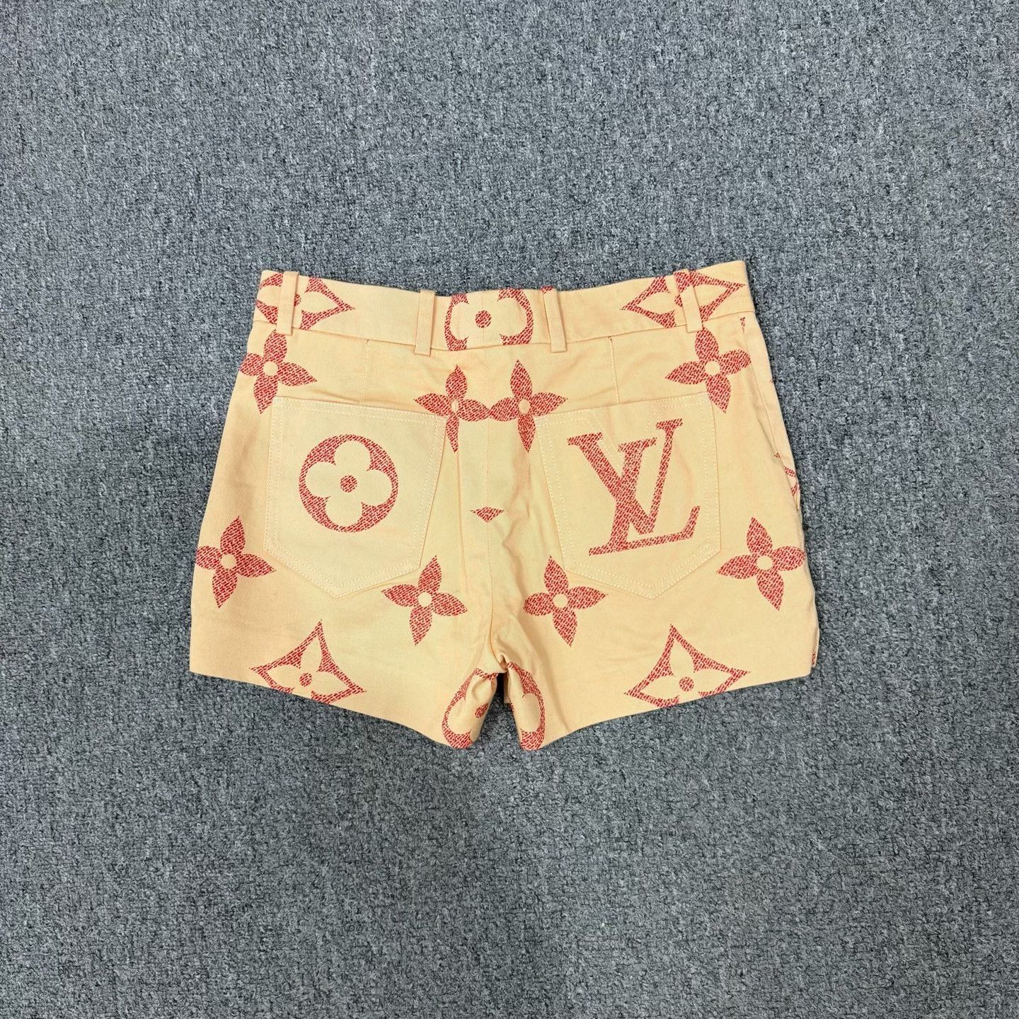 Louis Vuitton Louis Vuitton Monogram Print Shorts Size 36" / US 14 / IT 50 - 2 Thumbnail