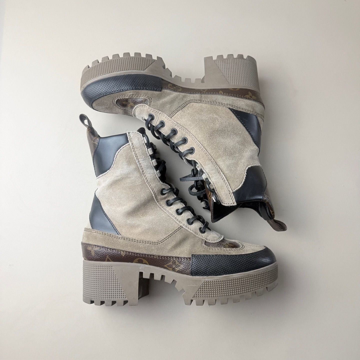 Louis Vuitton Louis Vuitton Brown Monogram Lace-Up Ankle Boots Size US 5.5 / IT 35.5 - 4 Thumbnail