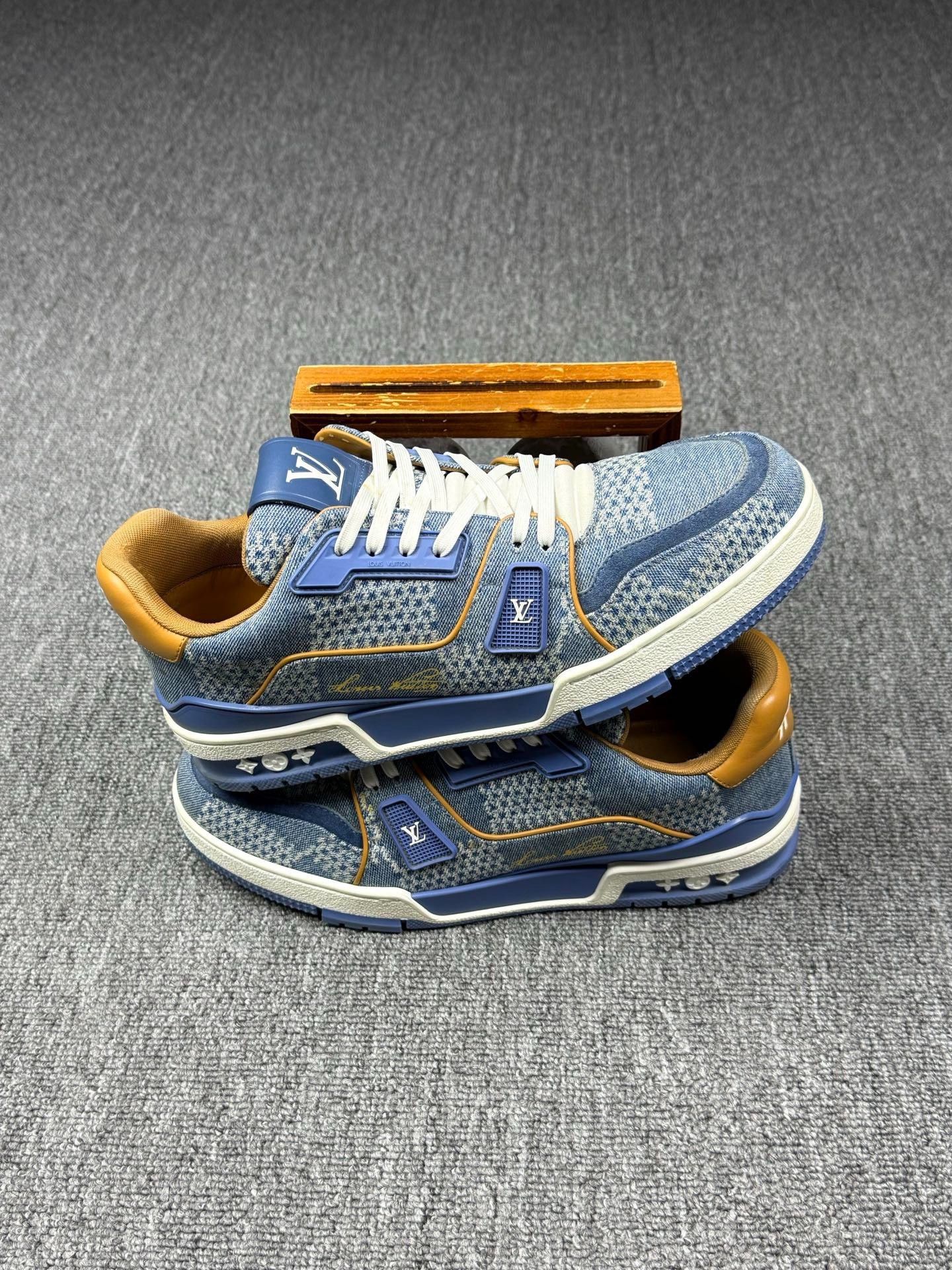 Louis Vuitton Louis Vuitton Training Blue Lowtop Sneakers 8 Men Size US 8 / EU 41 - 2 Thumbnail