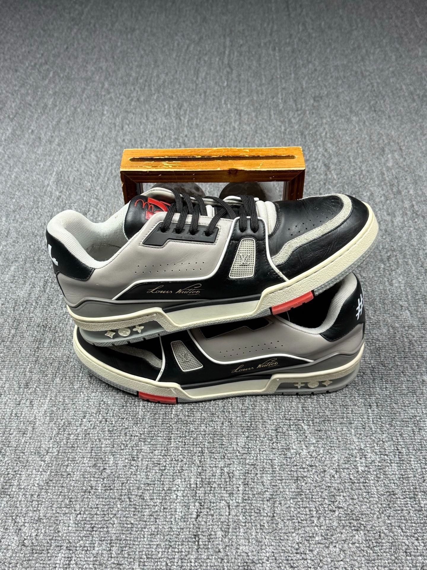 Louis Vuitton Louis Vuitton Training Multi Lowtop Sneakers 8 Men Size US 8 / EU 41 - 2 Thumbnail
