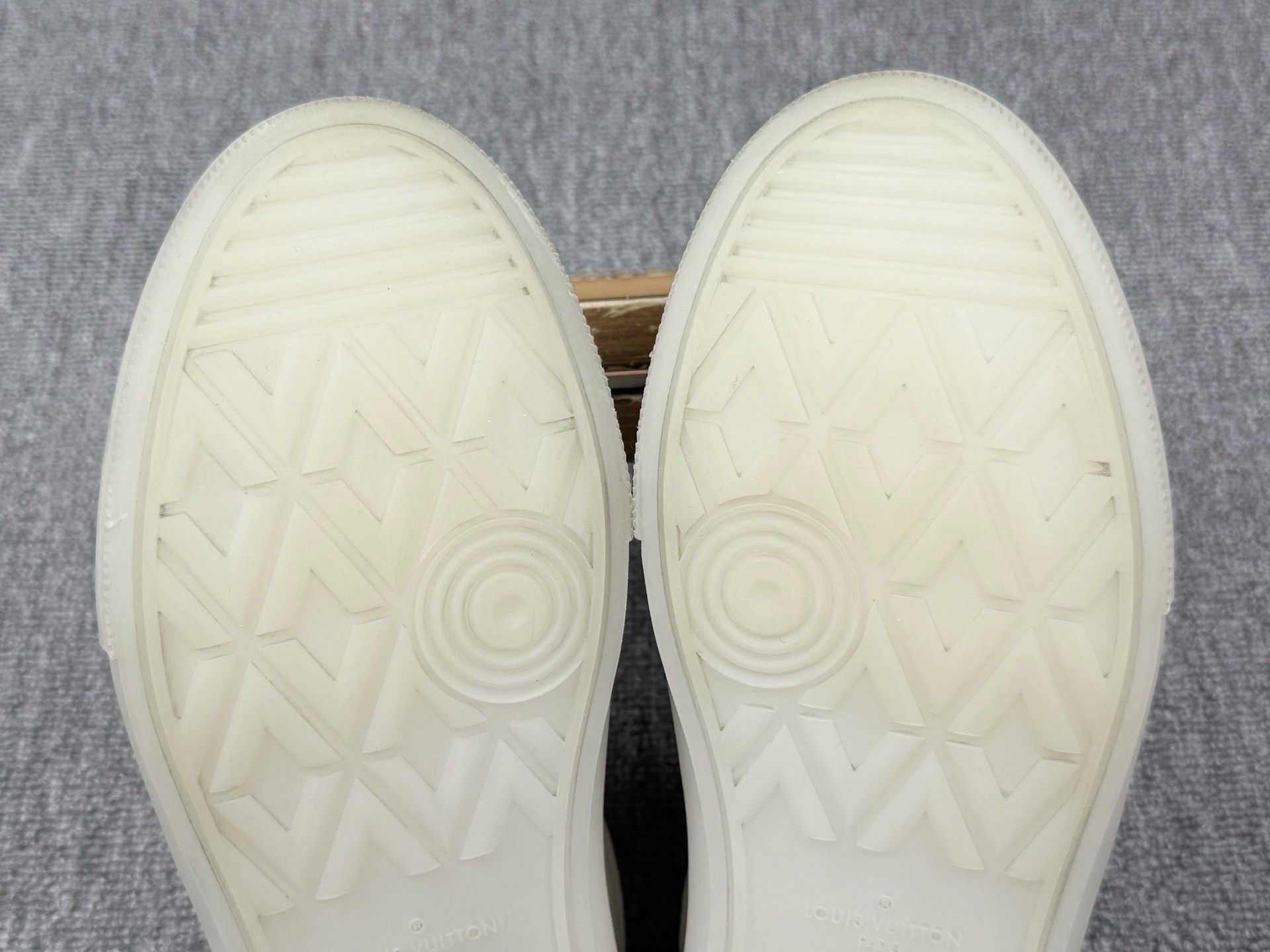 Louis Vuitton Louis Vuitton Denim White Lowtop Sneakers 8 Men Size US 8 / EU 41 - 7 Thumbnail