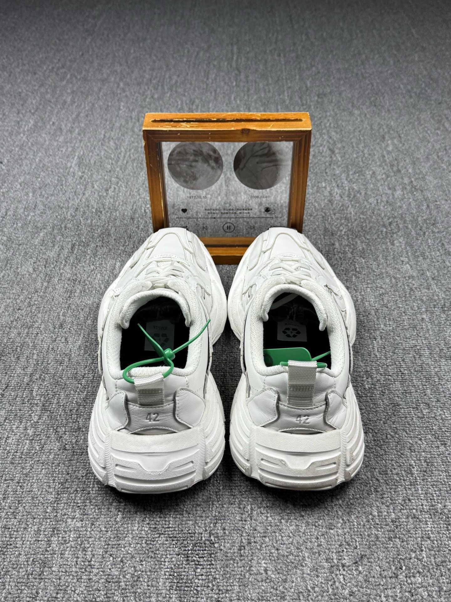 Balenciaga Balenciaga White Lowtop Sneakers 9 Men Size US 9 / EU 42 - 5 Thumbnail