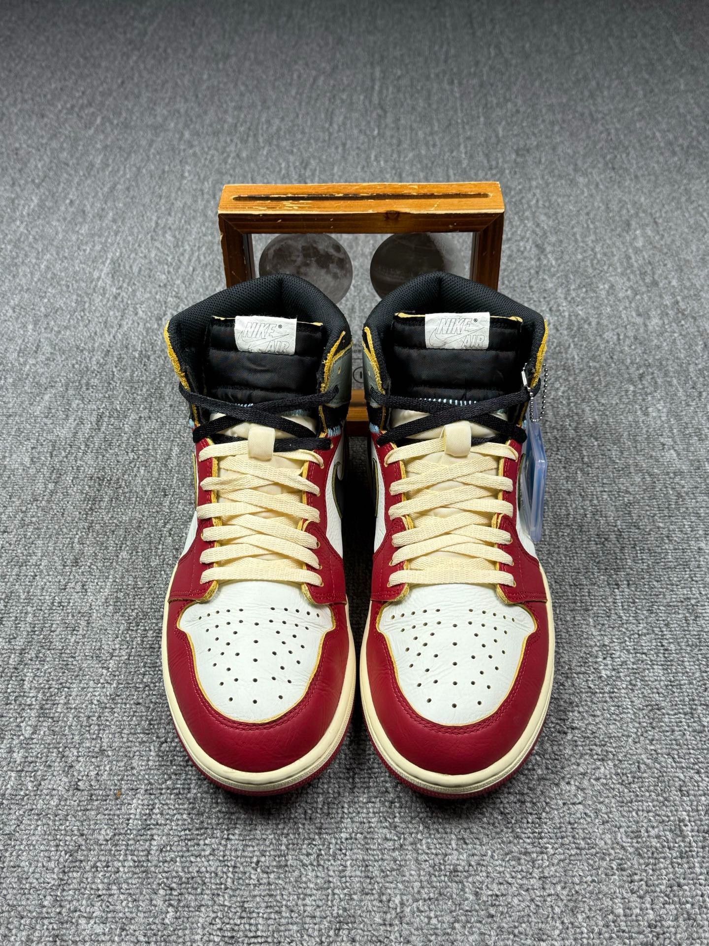 Nike Nike AJ1 Red Lowtop Sneakers 11 Men Size US 11 / EU 44 - 4 Thumbnail