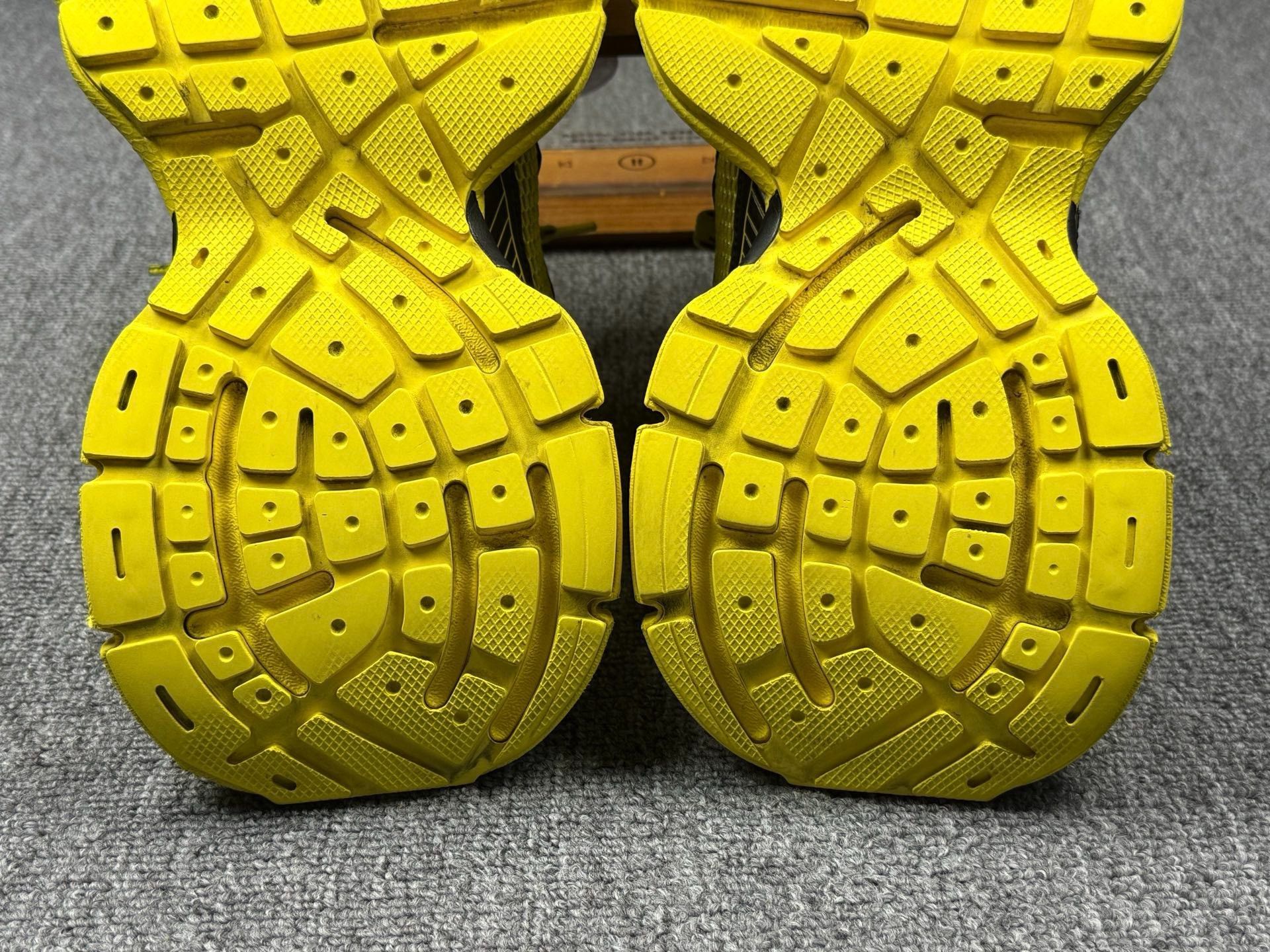 Balenciaga Balenciaga Yellow Lowtop Sneakers 10 Men Size US 10 / EU 43 - 8 Thumbnail