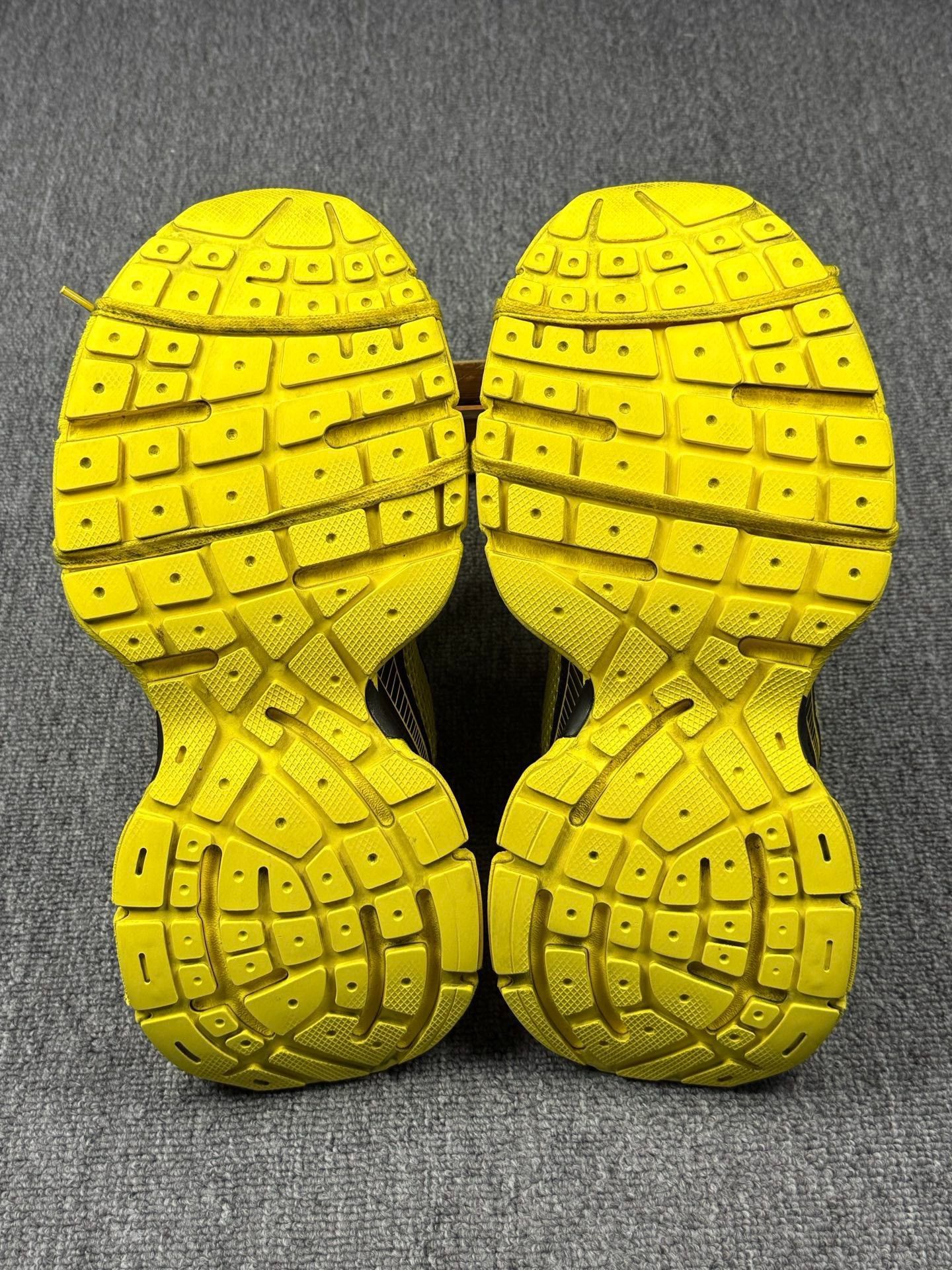 Balenciaga Balenciaga Yellow Lowtop Sneakers 10 Men Size US 10 / EU 43 - 6 Thumbnail