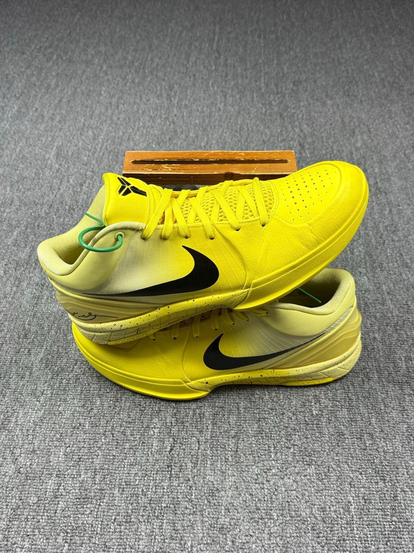 Nike Nike KOBE4 Yellow Lowtop Sneakers 12 Men Size US 12 / EU 45 - 2 Thumbnail